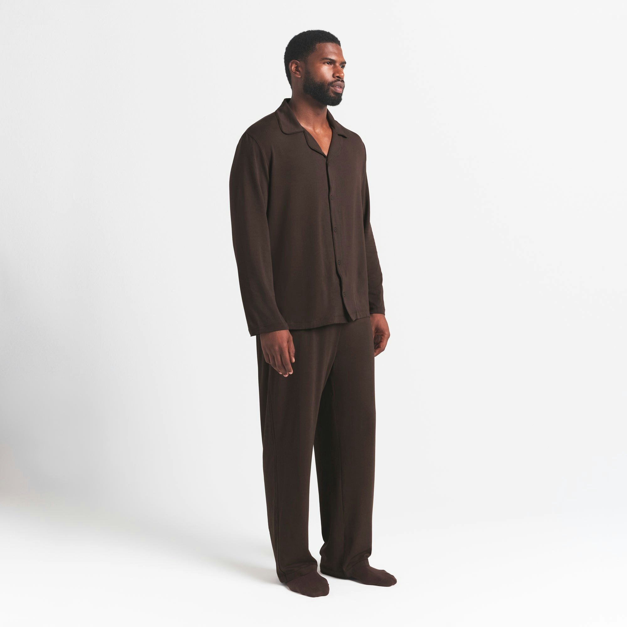 JERSEY SLEEP MENS SLEEP SET | ESPRESSO ON A MODEL FRONT VIEW @ | FOCUS: 0.0, 1.0, 0.9