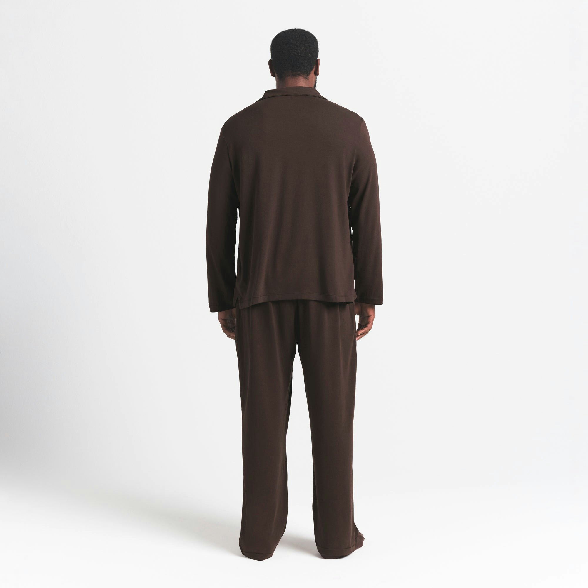 JERSEY SLEEP MENS SLEEP SET | ESPRESSO ON A MODEL FRONT VIEW @ | FOCUS: 0.0, 1.0, 0.9