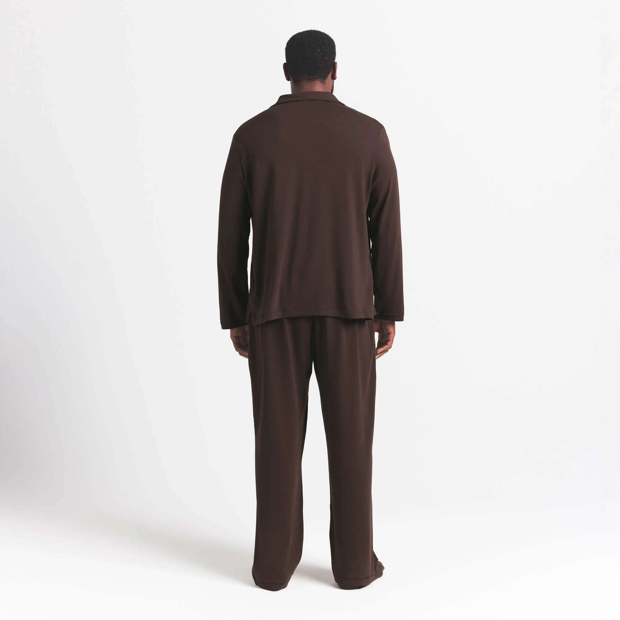 JERSEY SLEEP MENS SLEEP SET | ESPRESSO ON A MODEL FRONT VIEW @ | FOCUS: 0.0, 1.0, 0.9