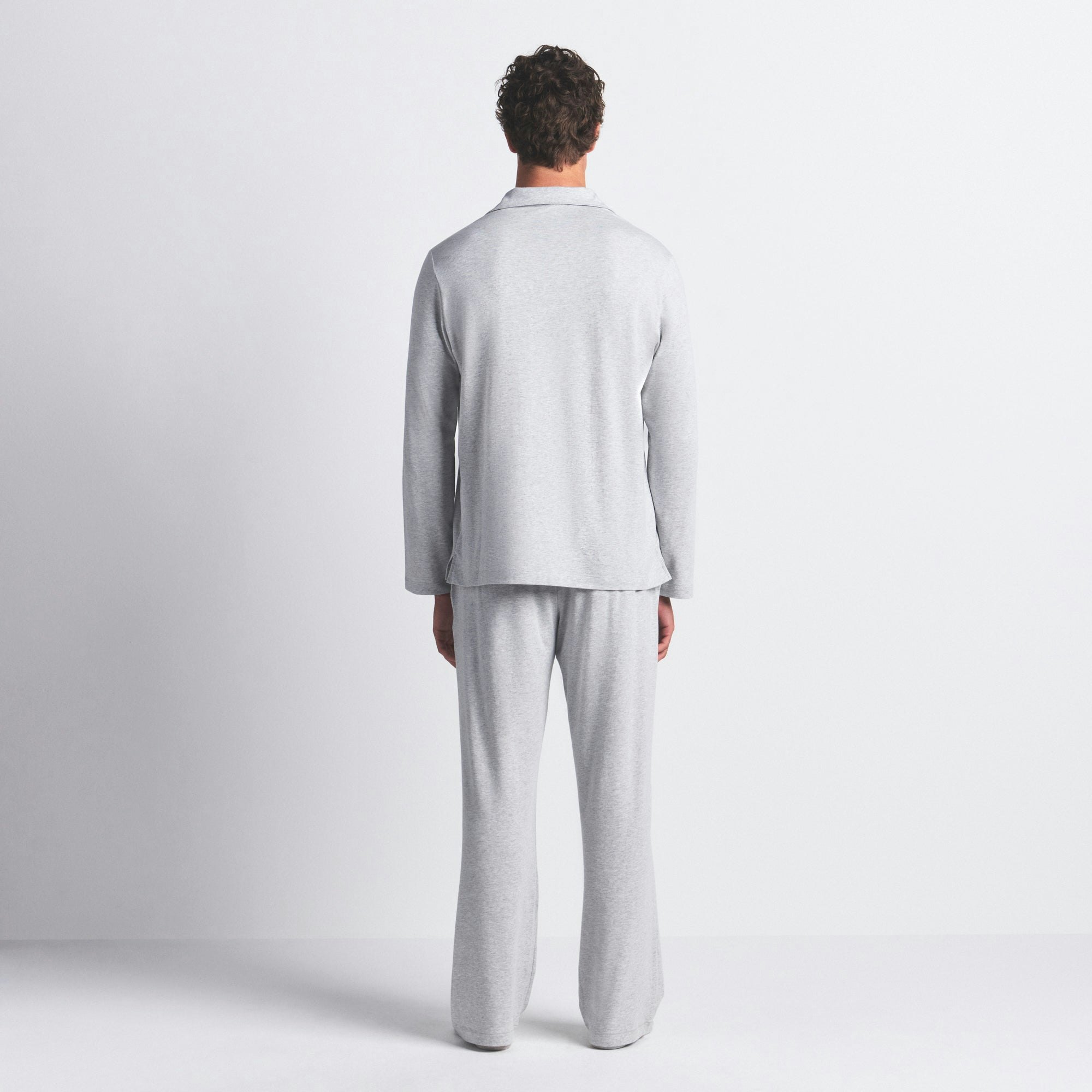 JERSEY SLEEP MENS SLEEP SET | LIGHT HEATHER GREY ON A MODEL SIDE VIEW @ | FOCUS: 0.0, 1.0, 0.9