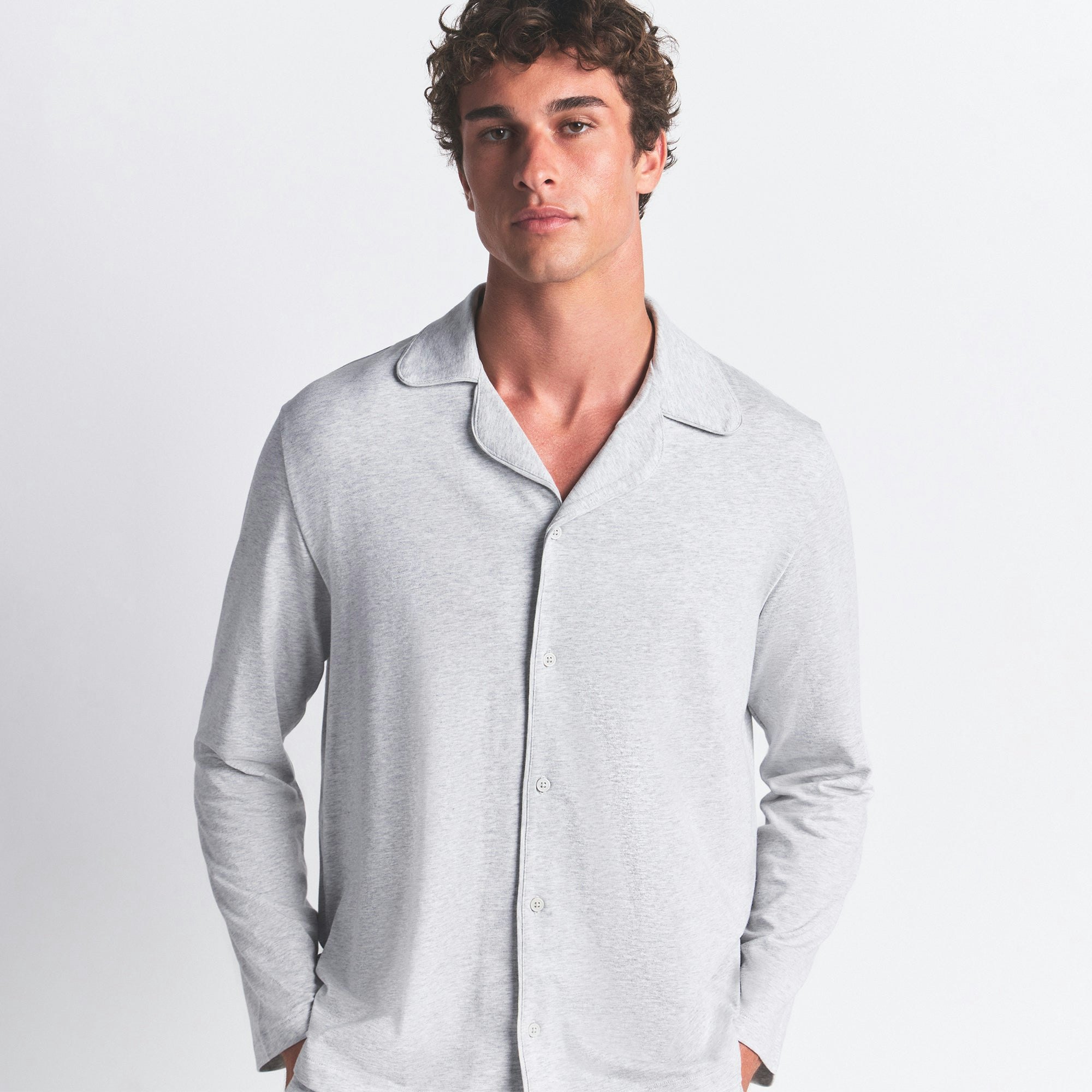JERSEY SLEEP MENS SLEEP SET | LIGHT HEATHER GREY ON A MODEL SIDE VIEW @ | FOCUS: 0.0, 1.0, 0.9