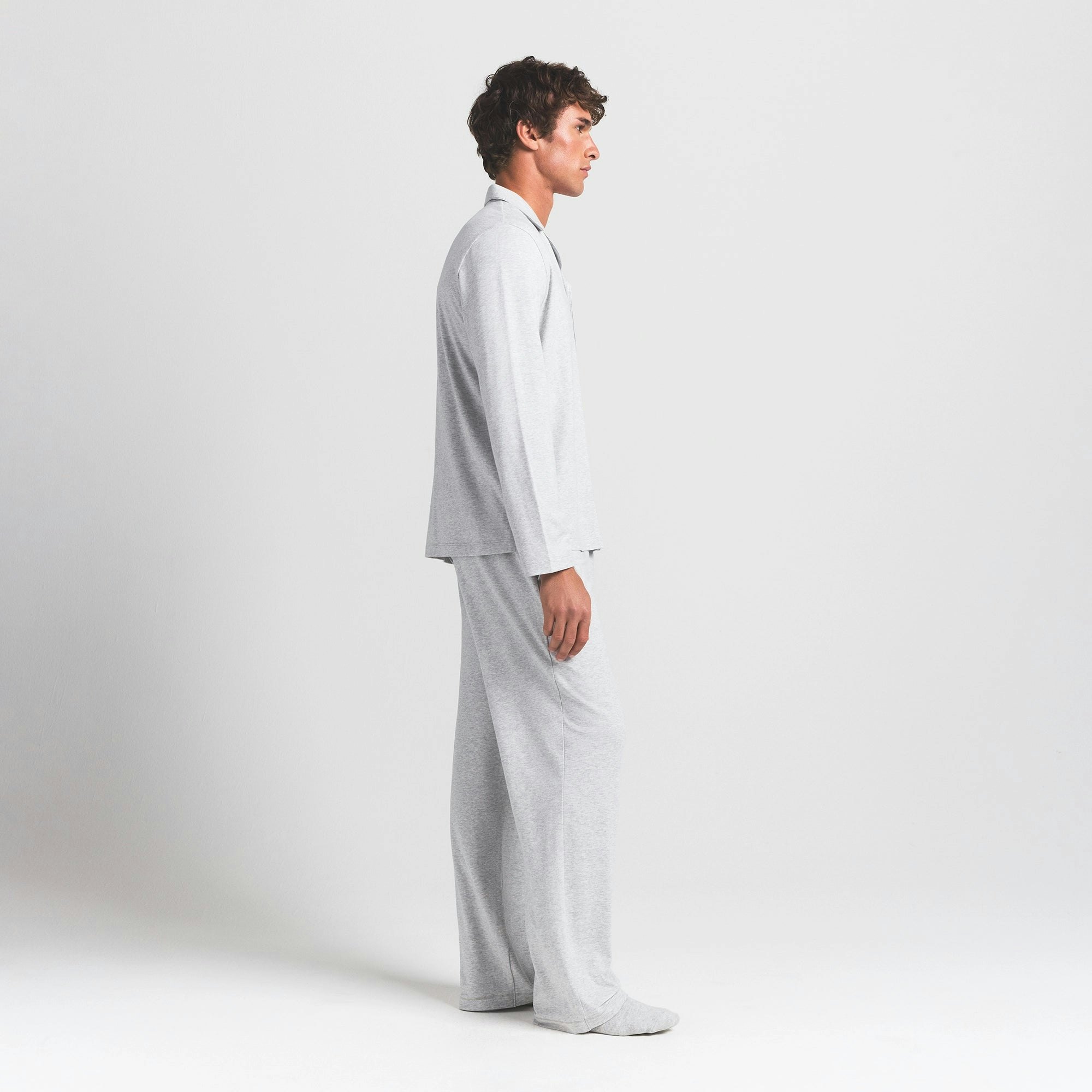 JERSEY SLEEP MENS SLEEP SET | LIGHT HEATHER GREY ON A MODEL SIDE VIEW @ | FOCUS: 0.0, 1.0, 0.9