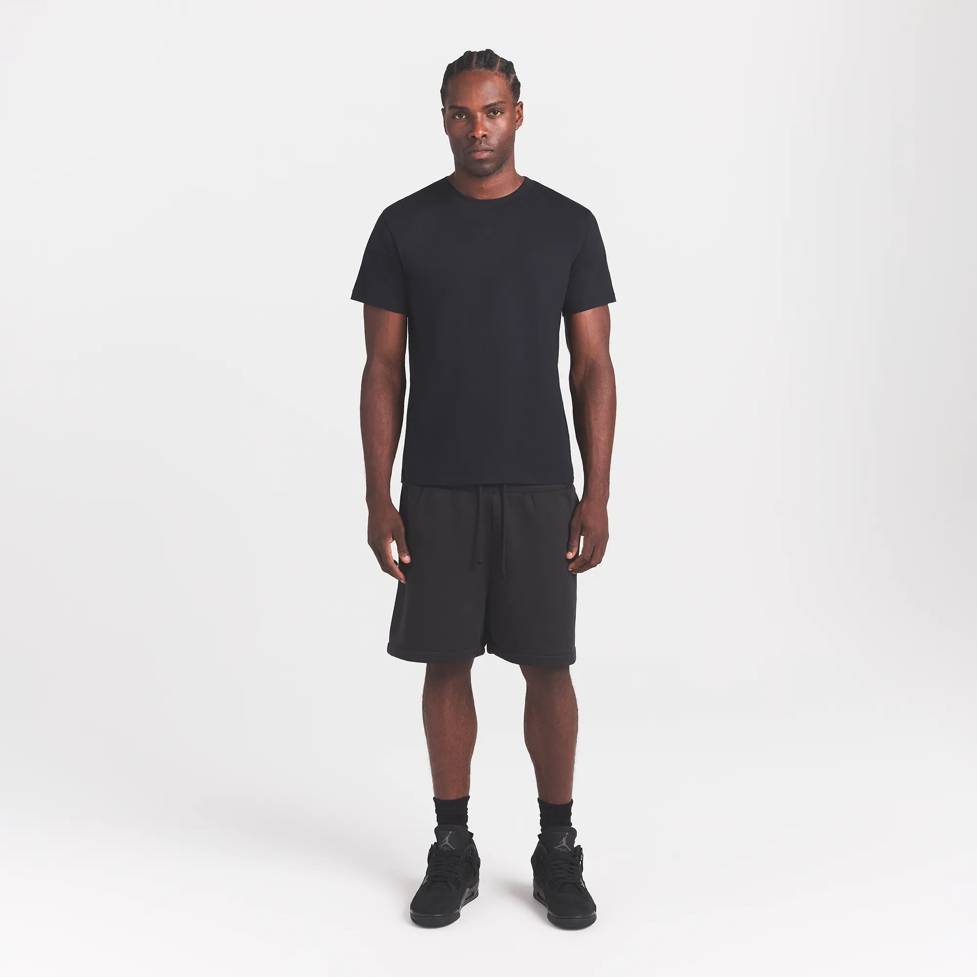 HEAVYWEIGHT COTTON MENS CLASSIC CREW NECK T-SHIRT | OBSIDIAN ON A MODEL FRONT VIEW @ | FOCUS: 0.0, 1.0, 0.9
