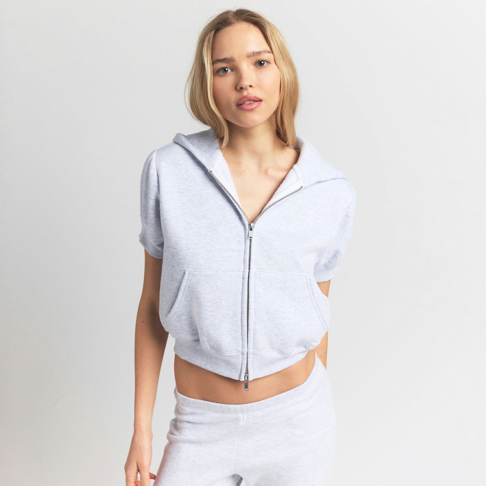 COTTON FLEECE BUBBLE SLEEVE CROPPED ZIP UP | LIGHT HEATHER GREY ON A MODEL FRONT VIEW @ | FOCUS: 0.9, 0.1, 0.7