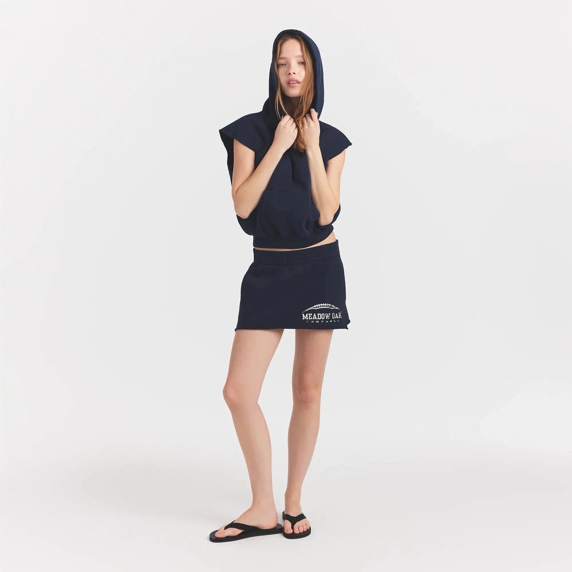 BOYFRIEND FLEECE MUSCLE PULLOVER | NAVY ON A MODEL FRONT VIEW @ | FOCUS: 0.0, 1.0, 0.9
