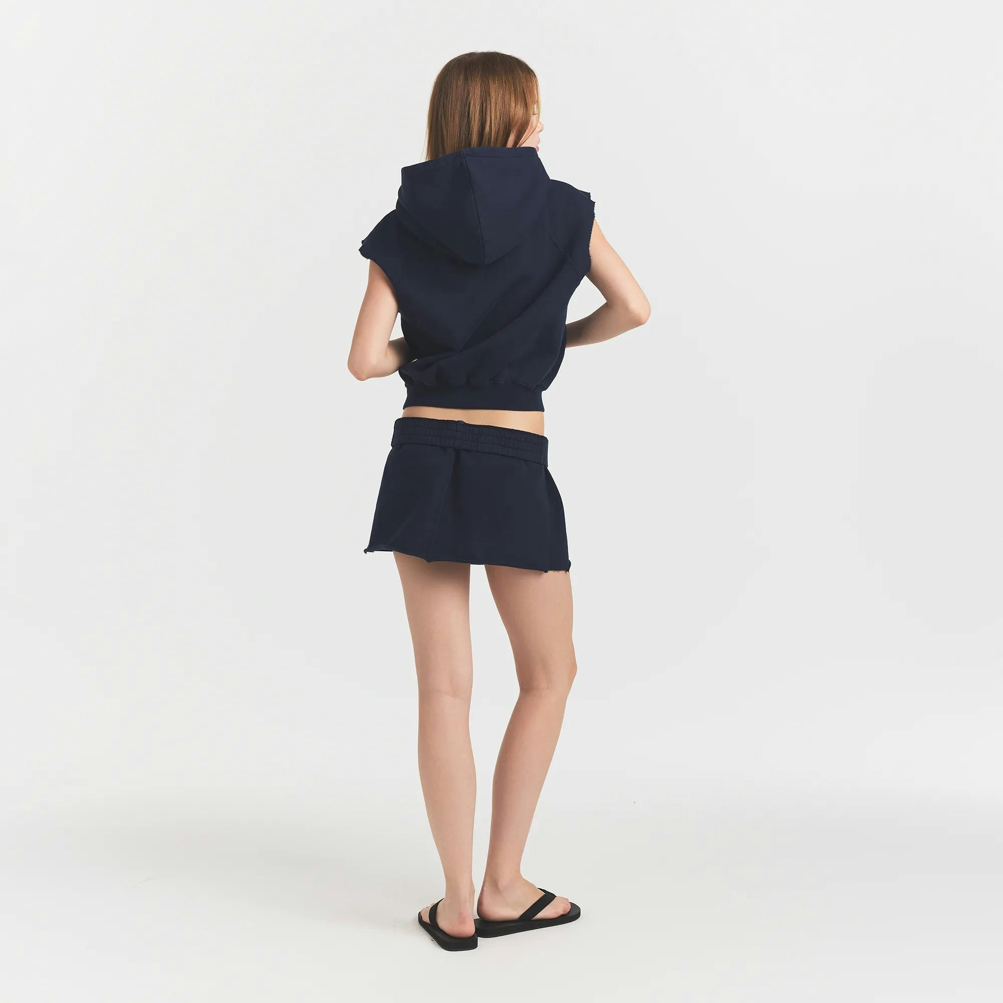 BOYFRIEND FLEECE MUSCLE PULLOVER | NAVY ON A MODEL BACK VIEW @ | FOCUS: 0.0, 1.0, 0.9 