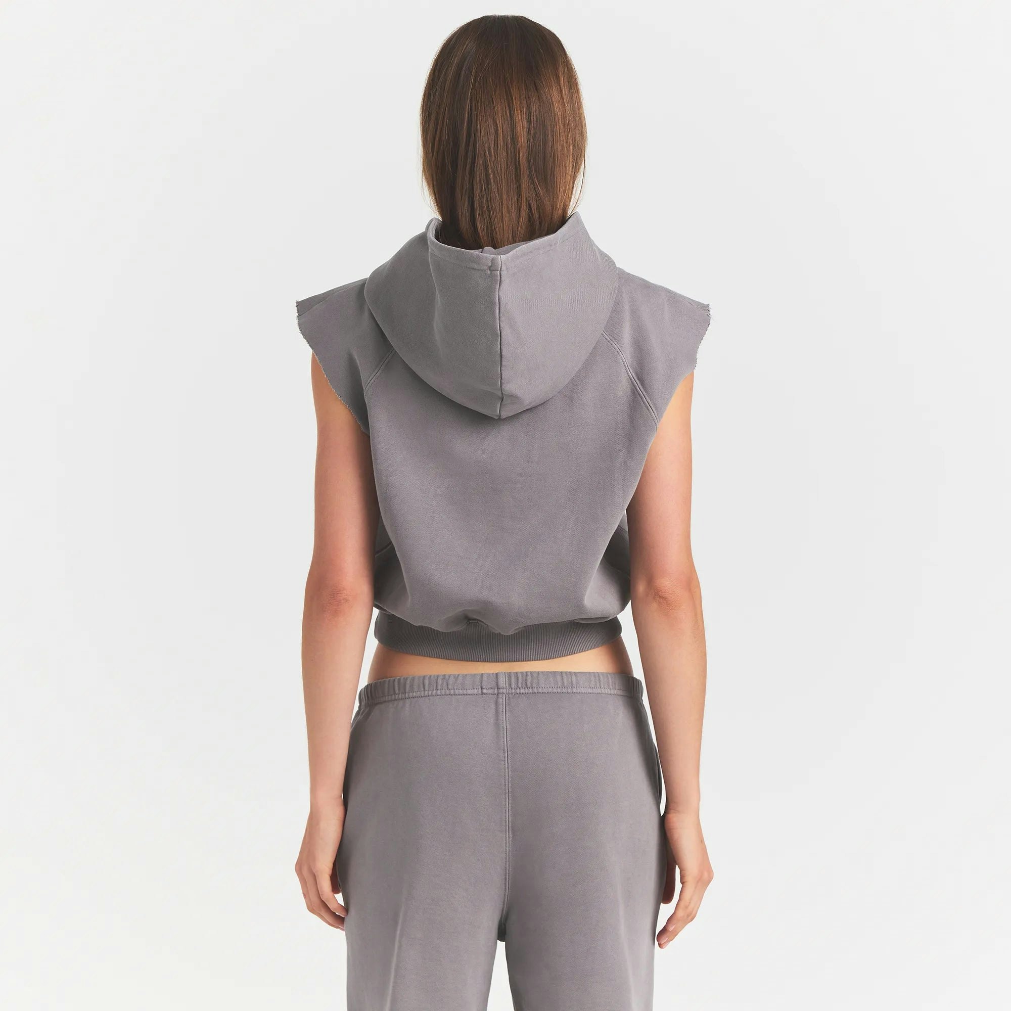 BOYFRIEND FLEECE MUSCLE PULLOVER | SHADOW ON A MODEL BACK VIEW @ | FOCUS: 0.0, 1.0, 0.9 