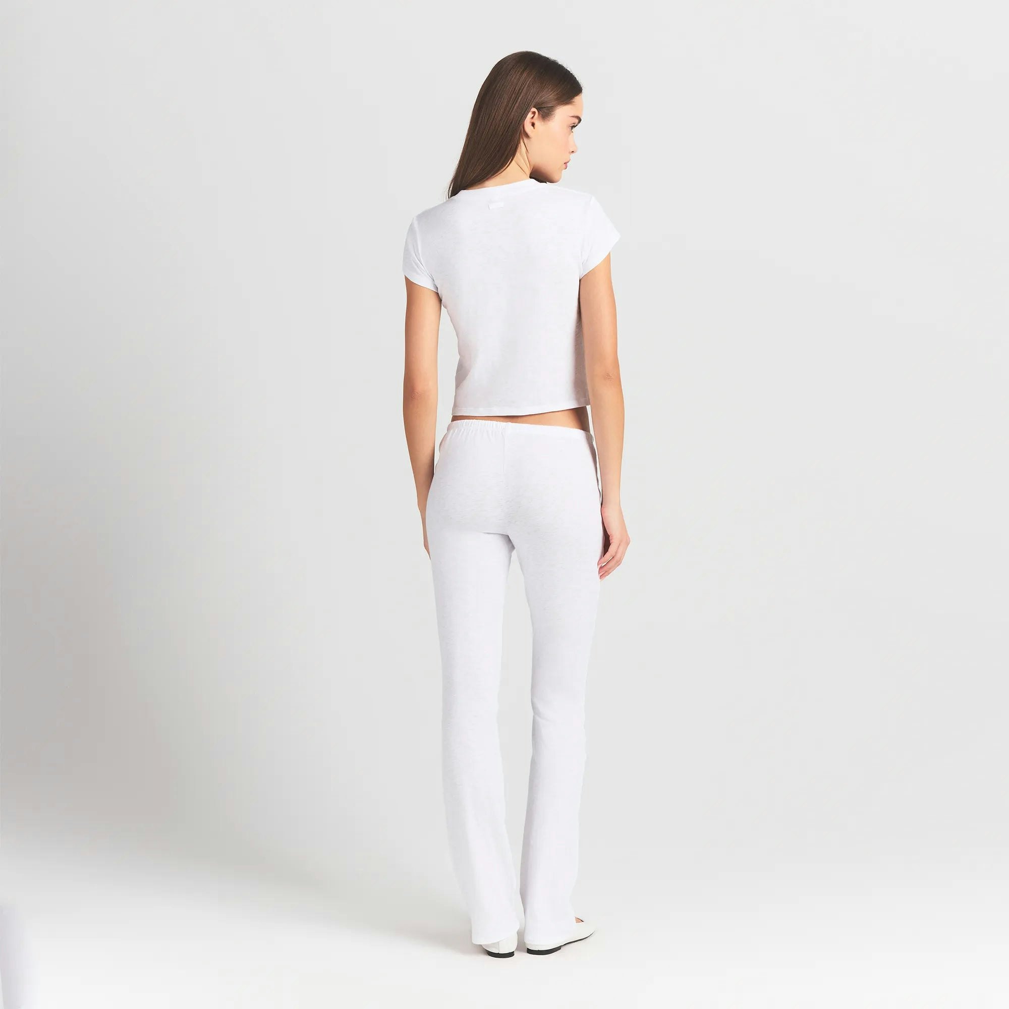 WORN IN JERSEY BABY HEART T-SHIRT | SNOW ON A MODEL BACK VIEW @ | FOCUS: 0.0, 1.0, 0.9