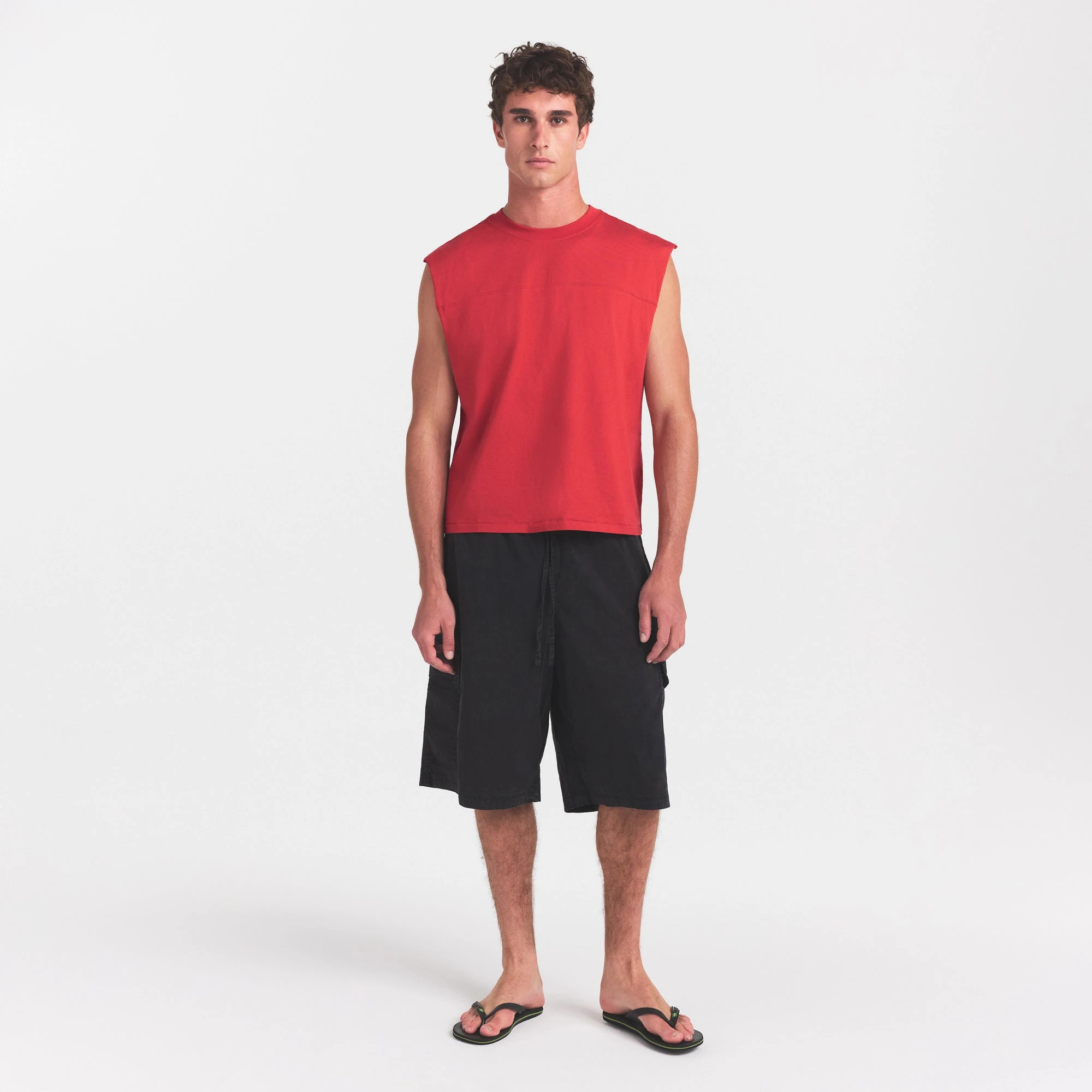 HEAVYWEIGHT COTTON MENS CROPPED MUSCLE TANK | WASHED RED ON A MODEL FRONT VIEW @ | FOCUS: 0.0, 1.0, 0.9