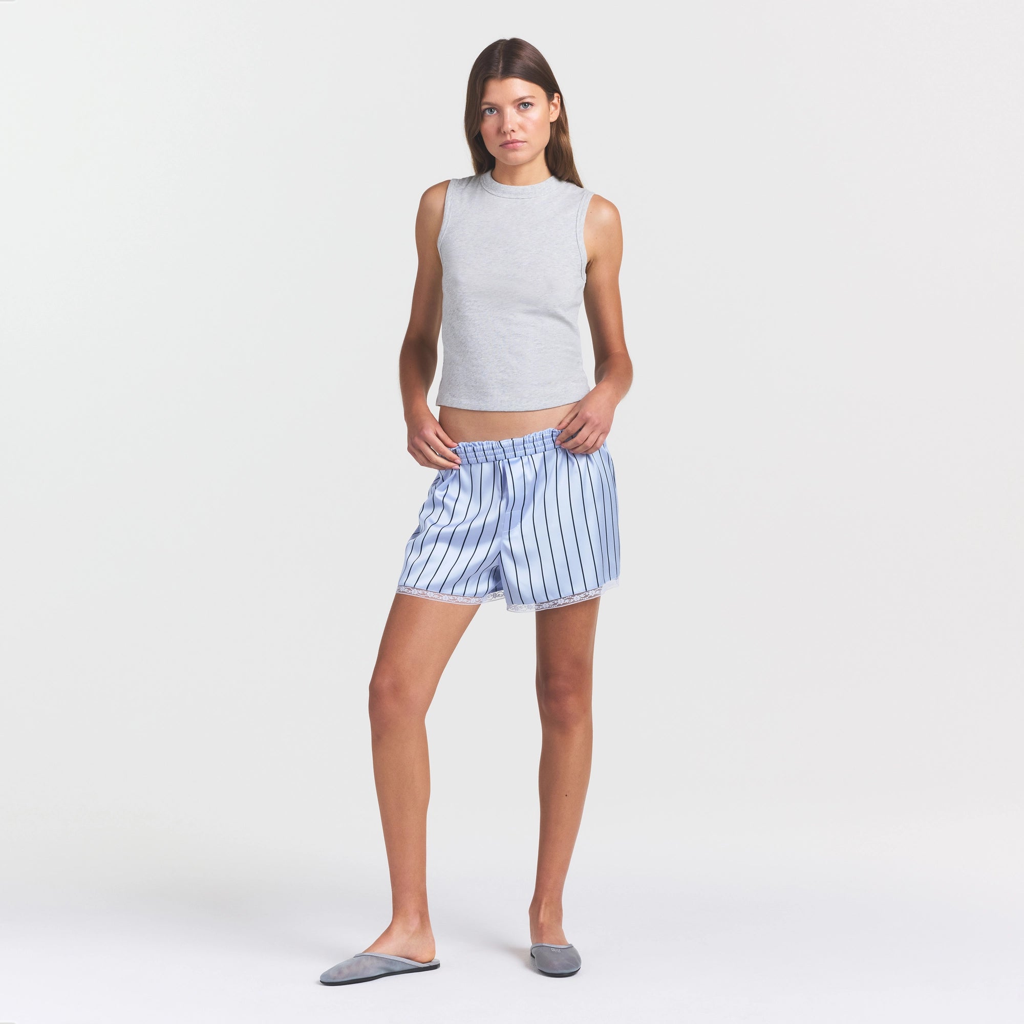 WORN IN JERSEY HIGH CREW TANK | LIGHT HEATHER GREY ON A MODEL FRONT VIEW @ | FOCUS: 0.0, 1.0, 0.9