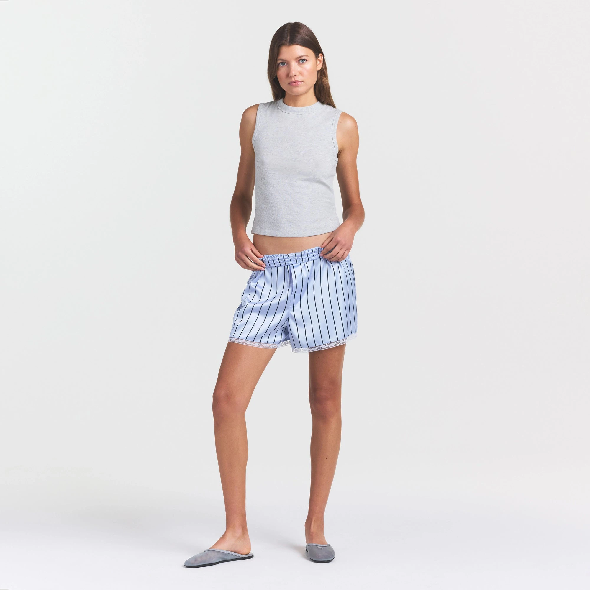 WORN IN JERSEY HIGH CREW TANK | LIGHT HEATHER GREY ON A MODEL FRONT VIEW @ | FOCUS: 0.0, 1.0, 0.9