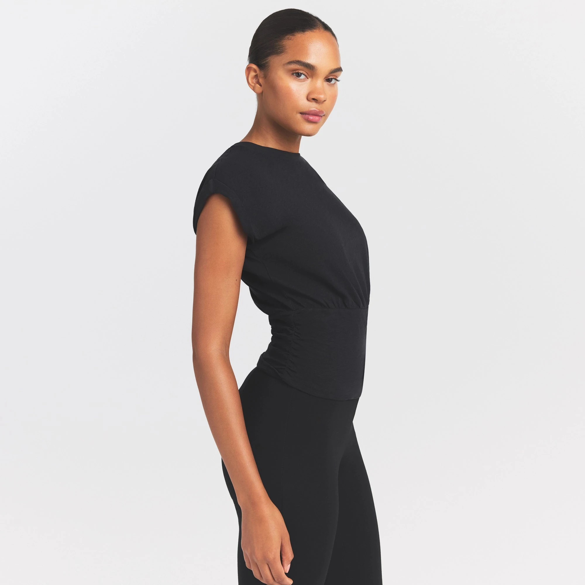 WORN IN JERSEY RUCHED TEE | WASHED ONYX ON A MODEL SIDE VIEW @ | FOCUS: 0.0, 1.0, 0.9