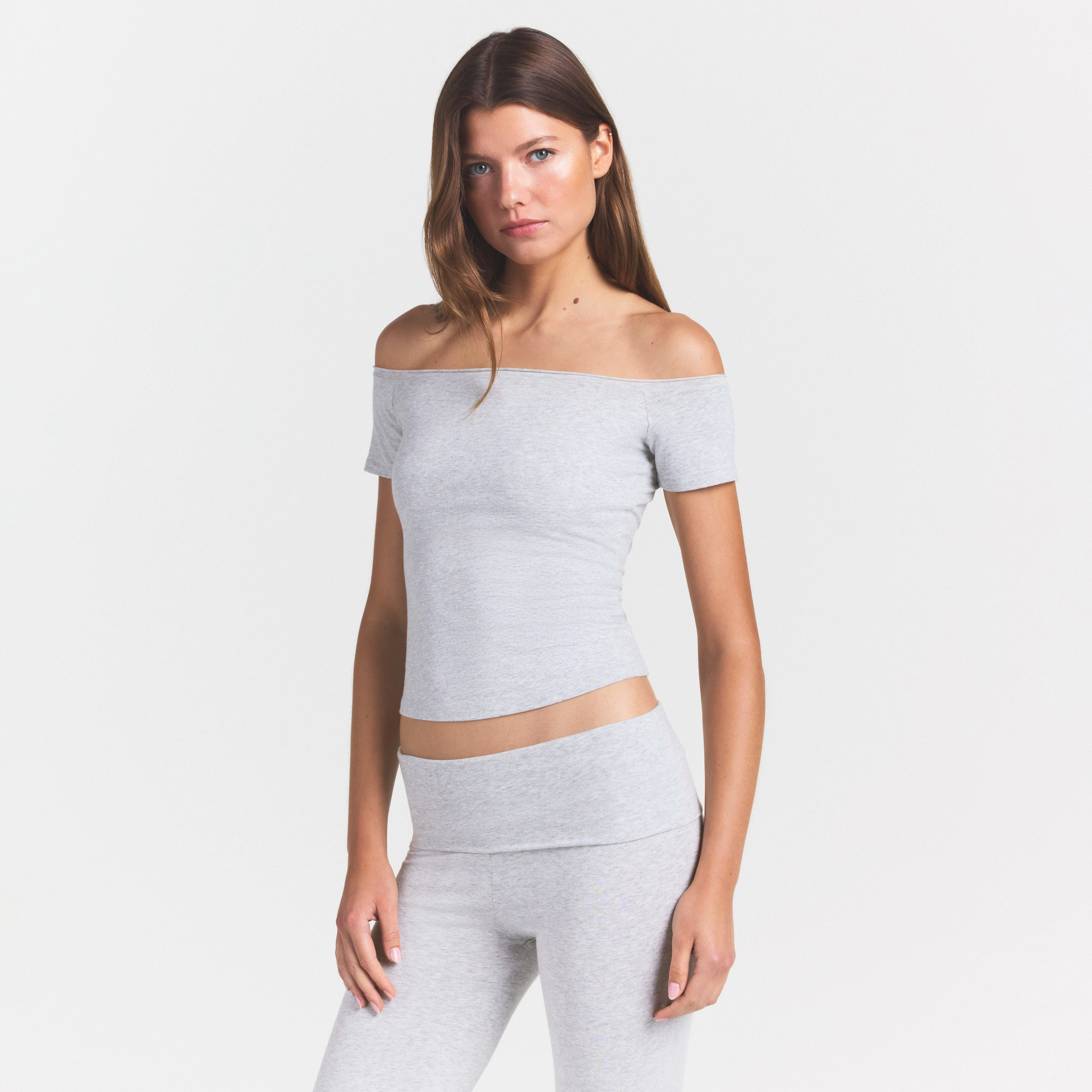 COTTON JERSEY OFF THE SHOULDER TOP | LIGHT HEATHER GREY ON A MODEL SIDE VIEW @ | FOCUS: 0.0, 1.0, 0.9