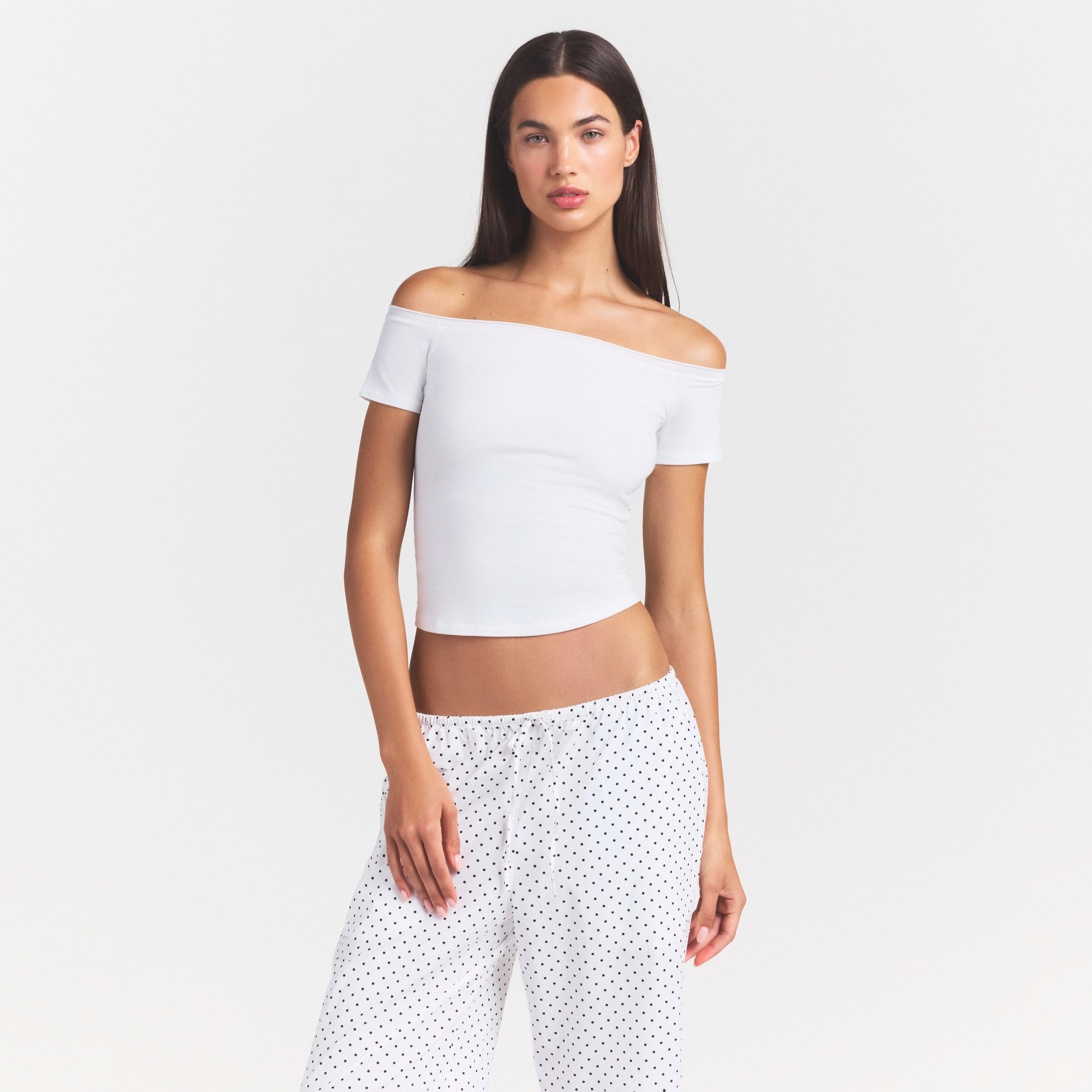 COTTON JERSEY OFF THE SHOULDER TOP | MARBLE ON A MODEL SIDE VIEW @ | FOCUS: 0.0, 1.0, 0.9