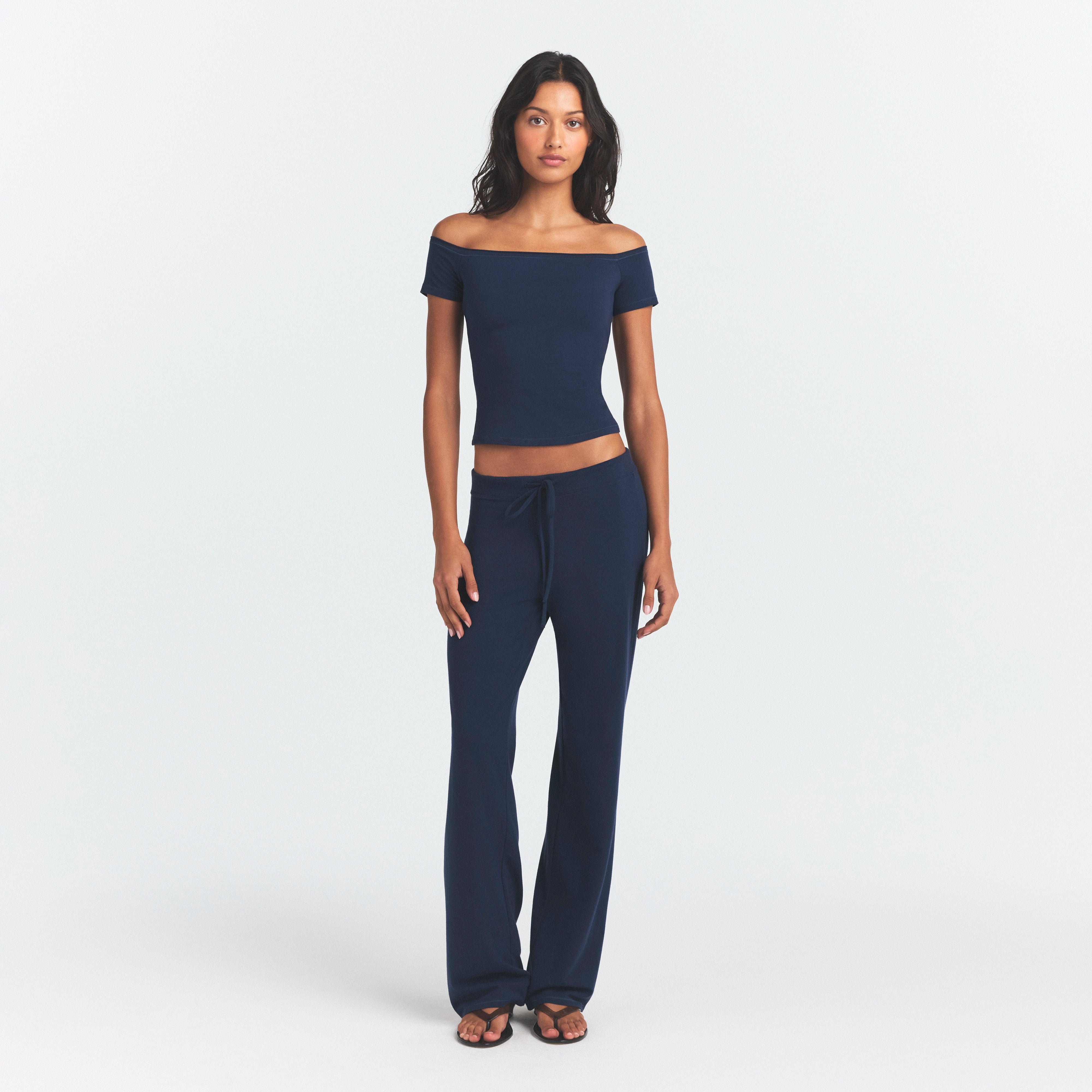 COTTON JERSEY OFF THE SHOULDER TOP | NAVY ON A MODEL FRONT VIEW @ | FOCUS: 0.0, 1.0, 0.9
