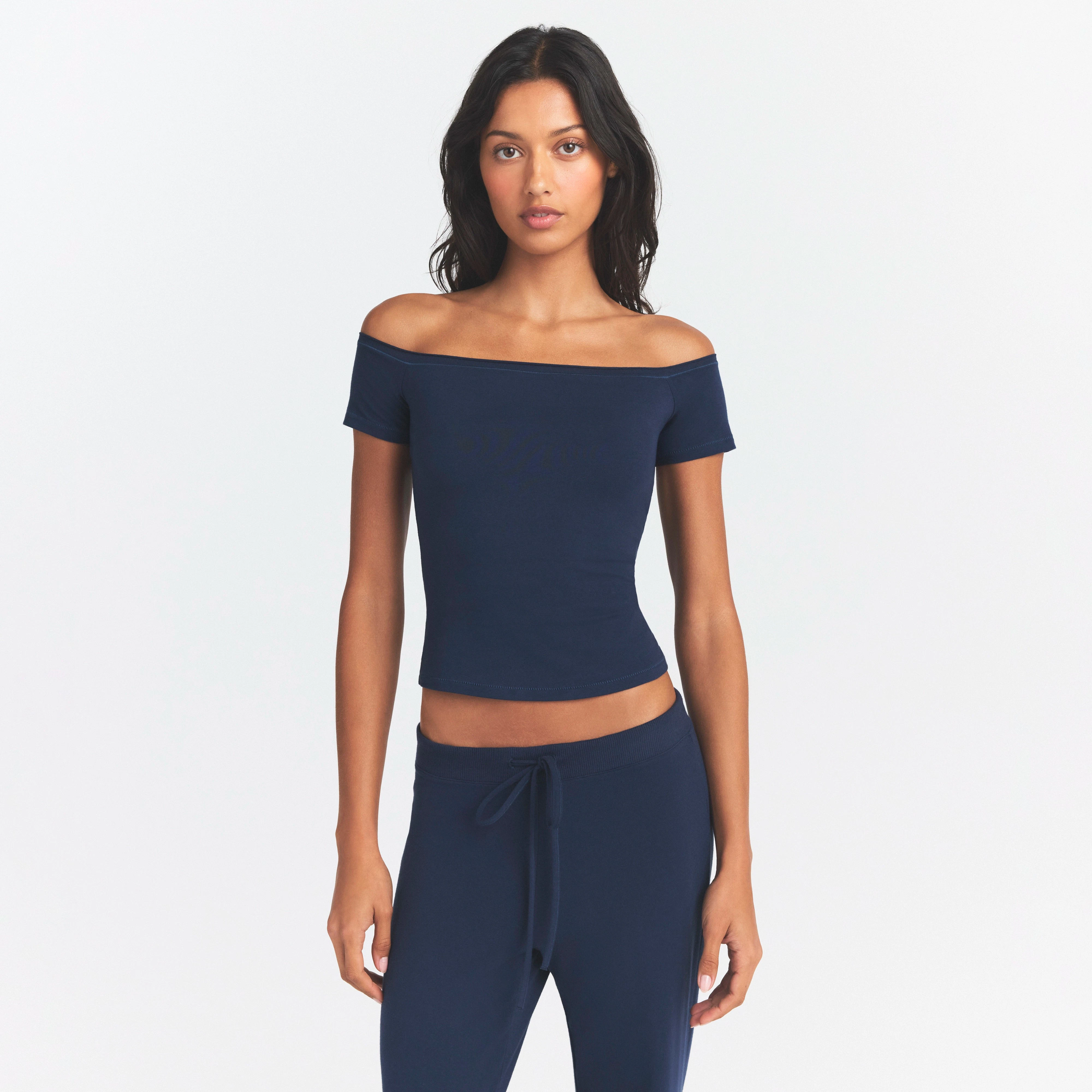 COTTON JERSEY OFF THE SHOULDER TOP | NAVY ON A MODEL SIDE VIEW @ | FOCUS: 0.0, 1.0, 0.9