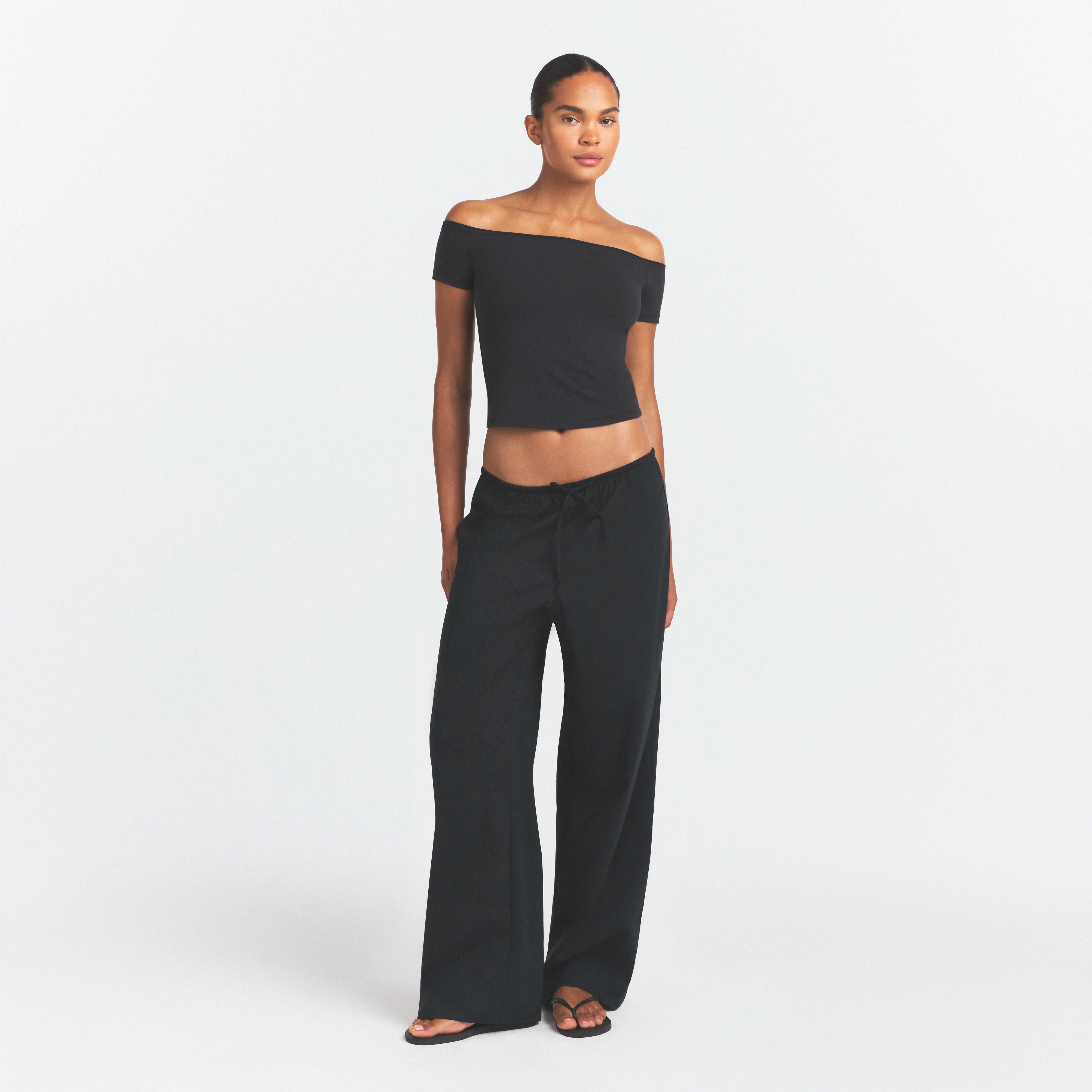 COTTON JERSEY OFF THE SHOULDER TOP | SOOT ON A MODEL FRONT VIEW @ | FOCUS: 0.0, 1.0, 0.9