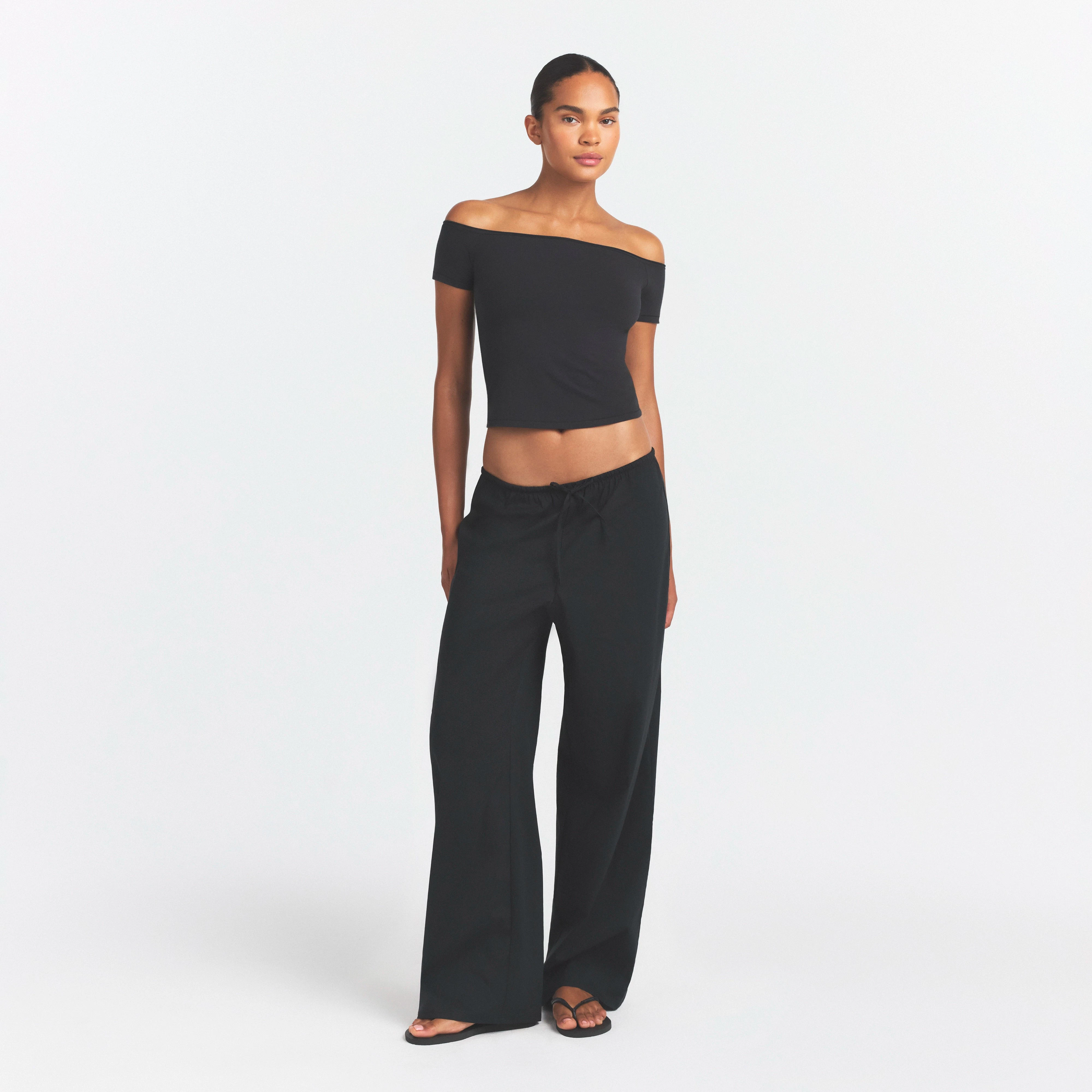 COTTON JERSEY OFF THE SHOULDER TOP | SOOT ON A MODEL FRONT VIEW @ | FOCUS: 0.0, 1.0, 0.9