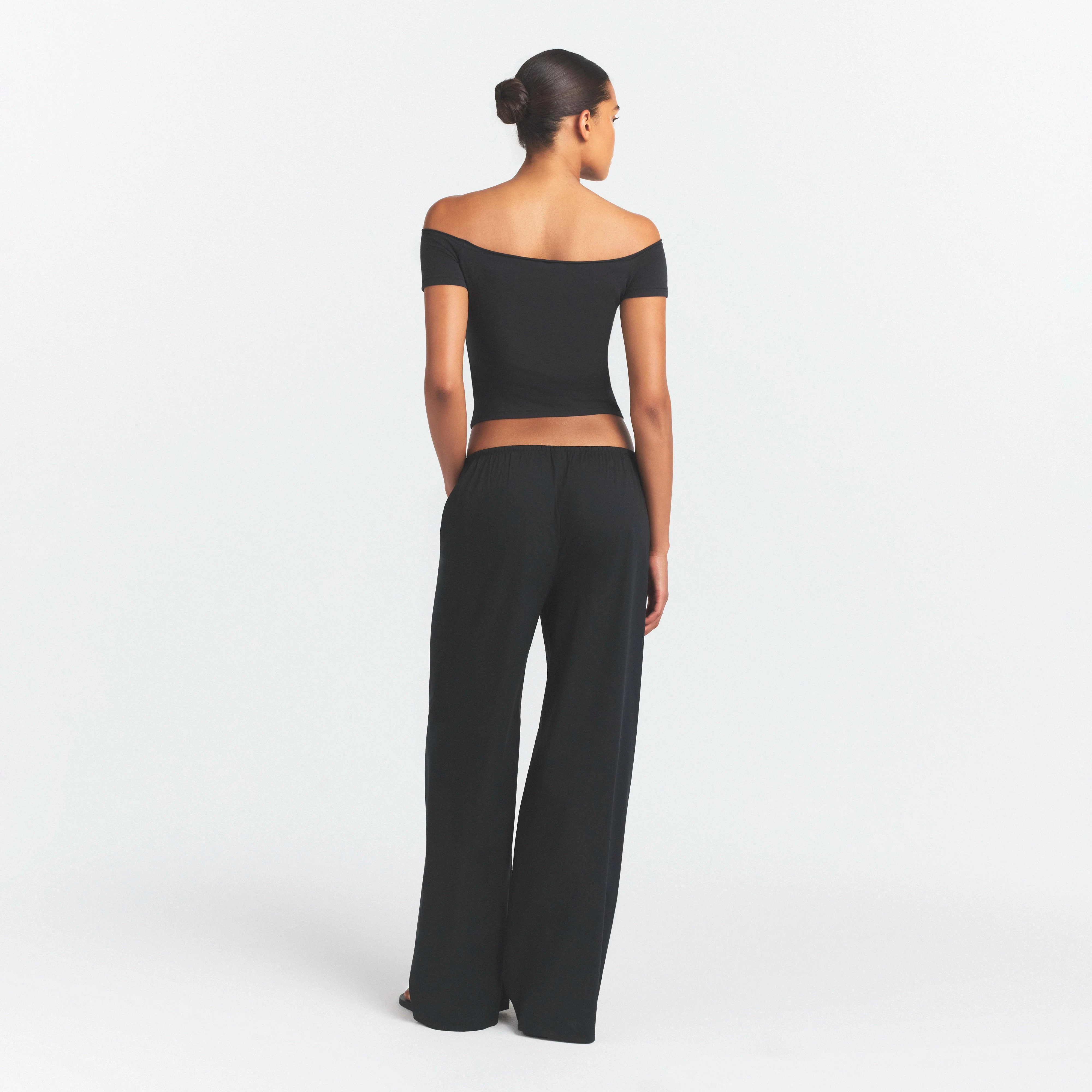 COTTON JERSEY OFF THE SHOULDER TOP | SOOT ON A MODEL SIDE VIEW @ | FOCUS: 0.0, 1.0, 0.9