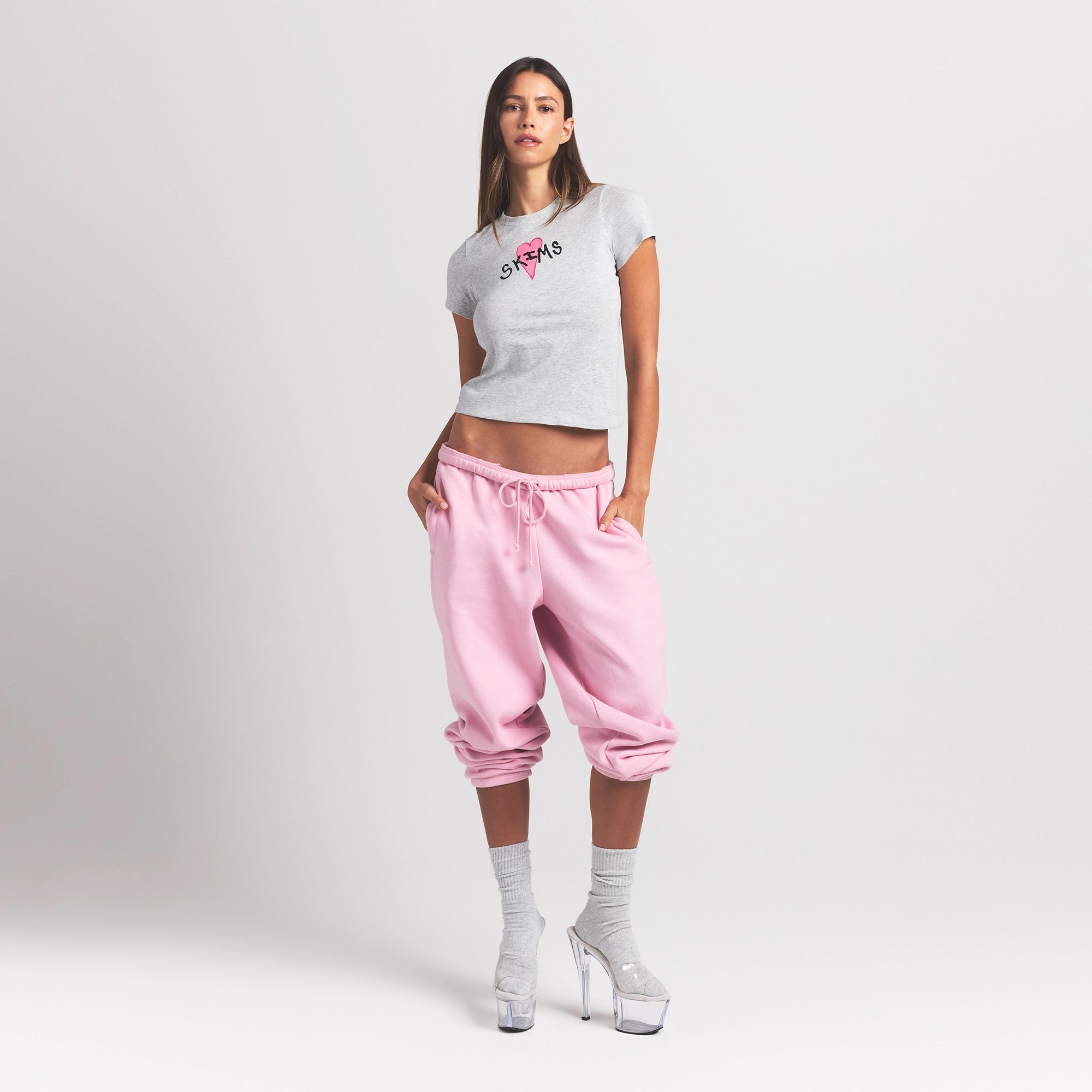 WORN IN JERSEY T-SHIRT | LIGHT HEATHER GREY SKIMS HEART ON A MODEL FRONT VIEW @ | FOCUS: 0.0, 1.0, 0.9