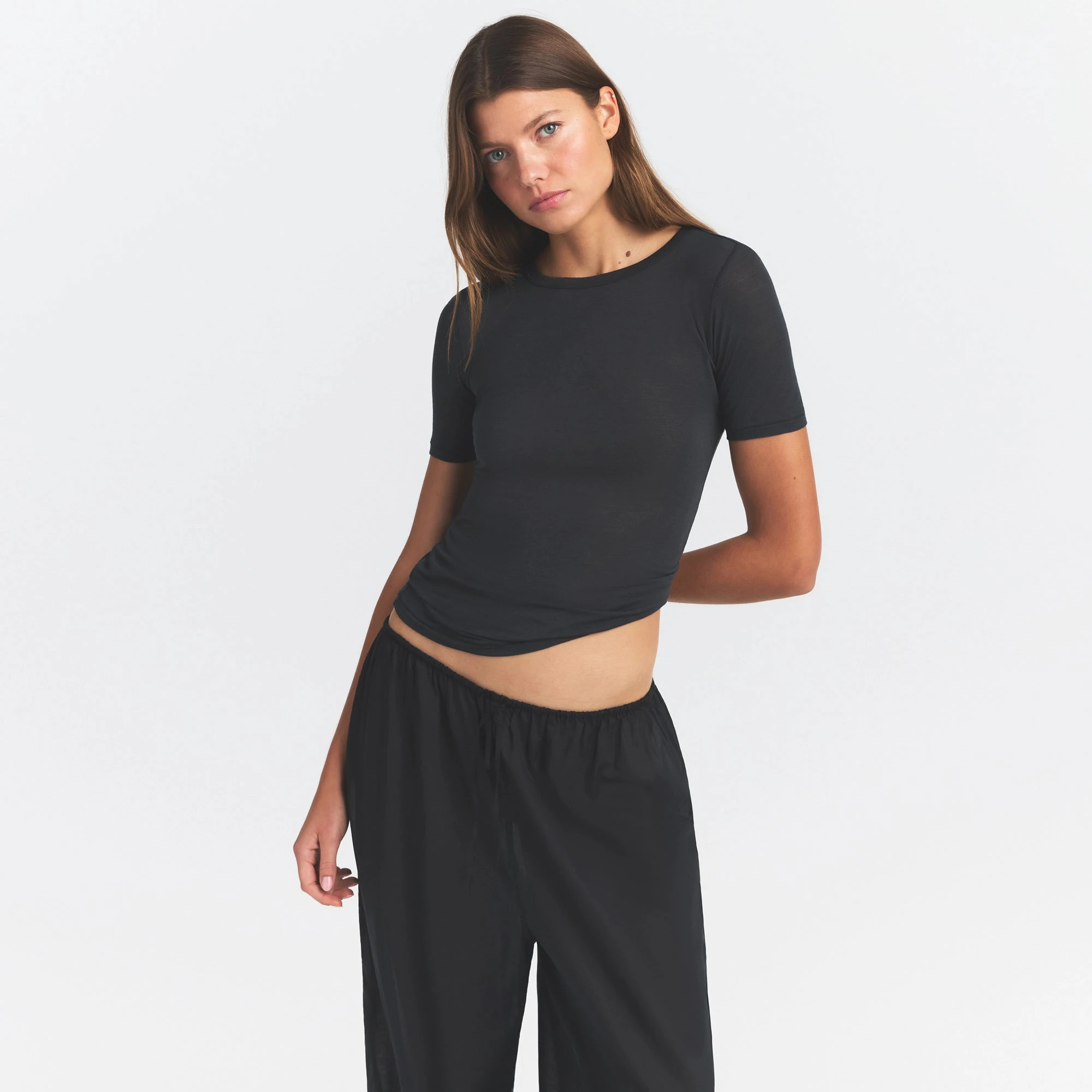 SHEER MODAL LONG T-SHIRT | ONYX ON A MODEL SIDE VIEW