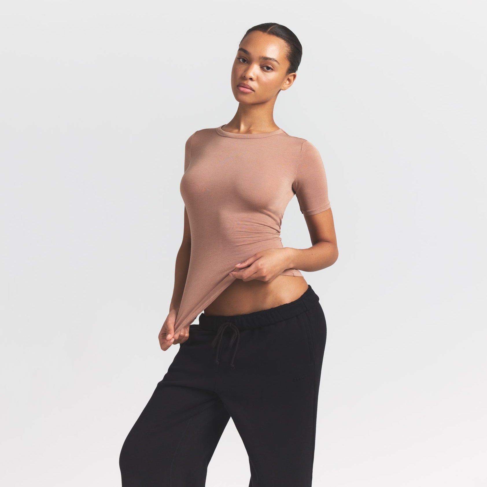 SHEER MODAL LONG T-SHIRT | SIENNA ON A MODEL SIDE VIEW S | FOCUS: 0.0, 1.0, 0.9