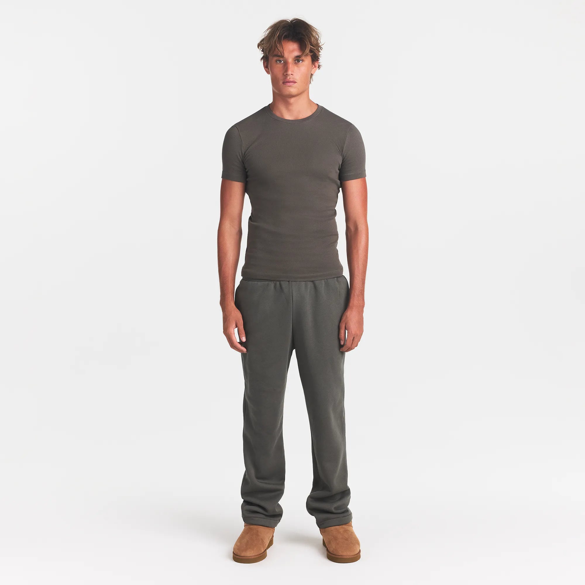 SKIMS COTTON RIB MENS T-SHIRT | JUNGLE ON A MODEL FRONT VIEW @ | FOCUS: 0.0, 1.0, 0.9