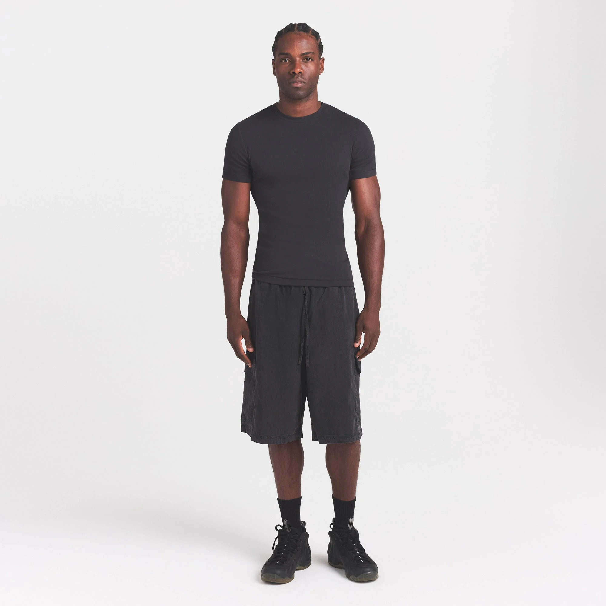 SKIMS COTTON RIB MENS T-SHIRT | ONYX ON A MODEL FRONT VIEW @ | FOCUS: 0.0, 1.0, 0.9