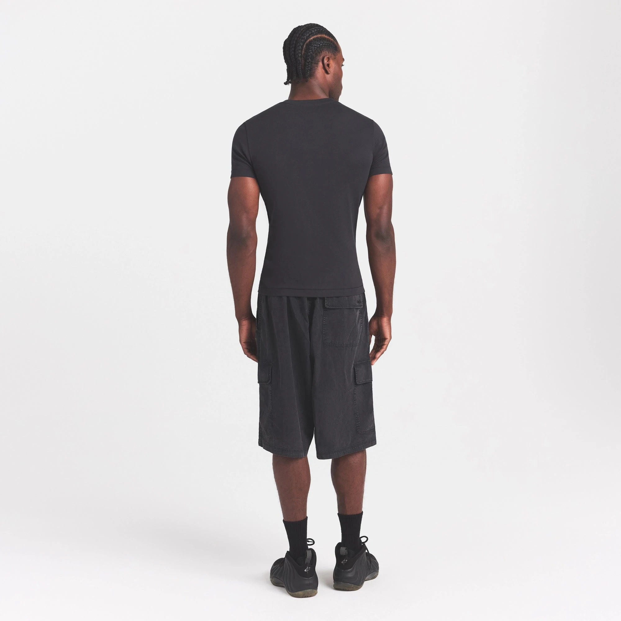 SKIMS COTTON RIB MENS T-SHIRT | ONYX ON A MODEL FRONT VIEW @ | FOCUS: 0.0, 1.0, 0.9