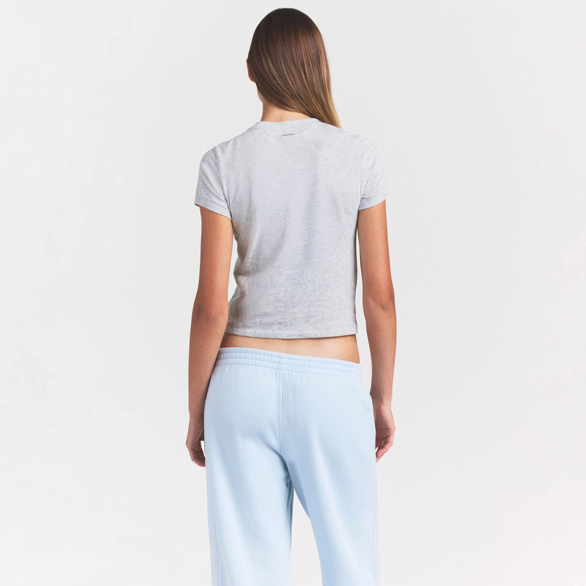 WORN IN JERSEY T-SHIRT | LIGHT HEATHER GREY ON A MODEL SIDE VIEW @ | FOCUS: 0.0, 1.0, 0.9