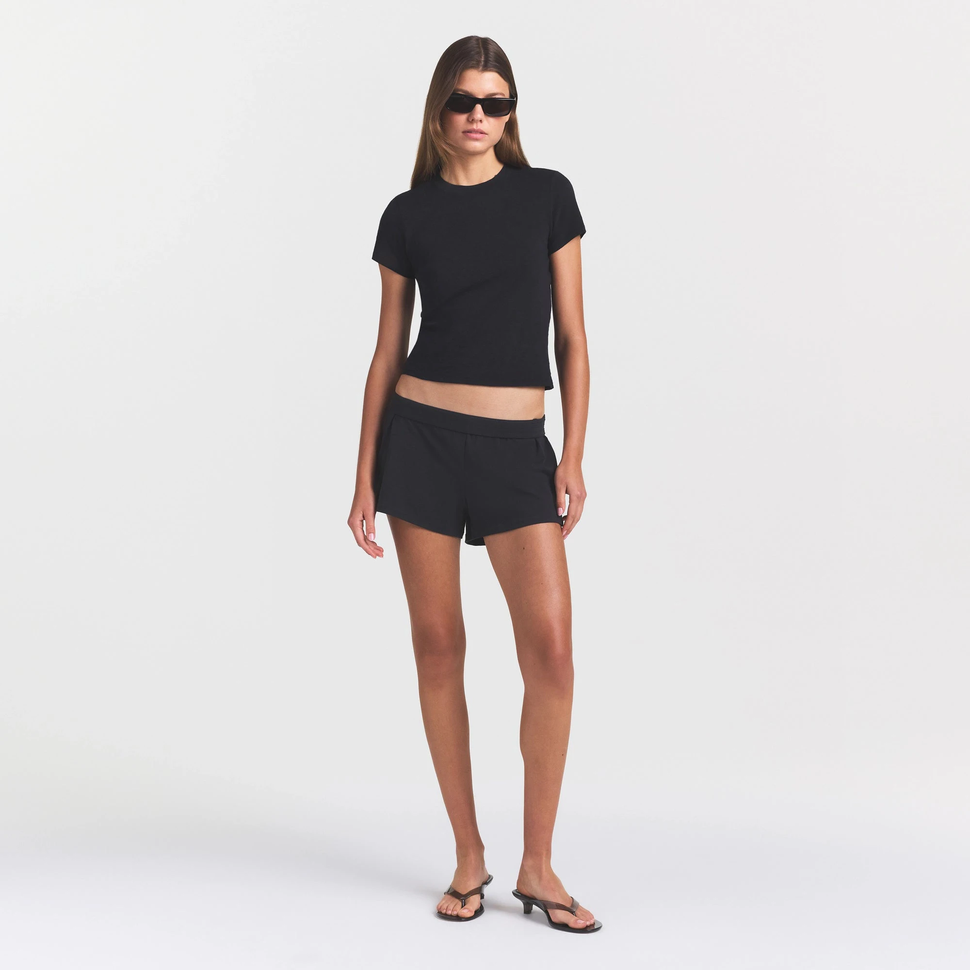 WORN IN JERSEY T-SHIRT | WASHED ONYX ON A MODEL FRONT VIEW @ | FOCUS: 0.0, 1.0, 0.9