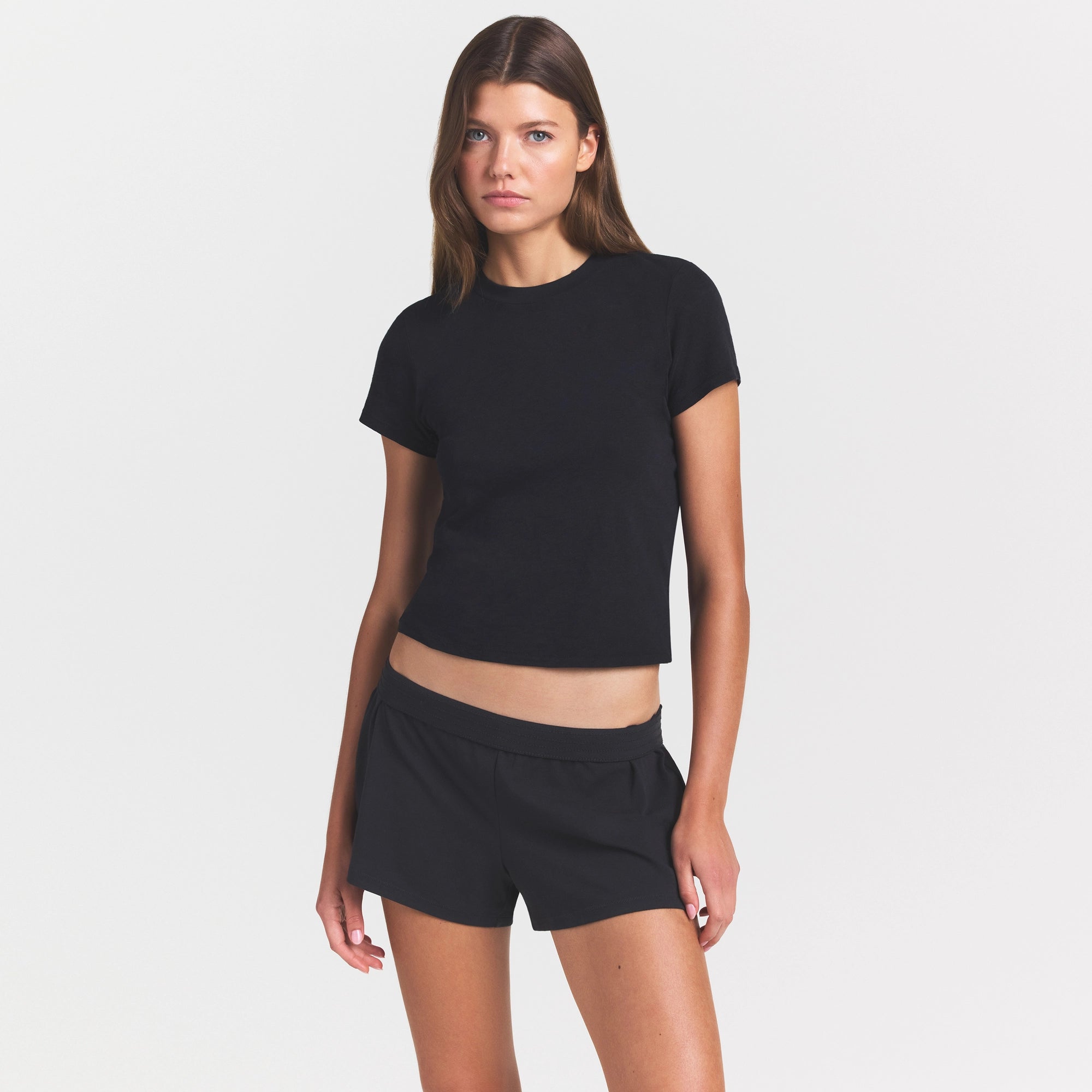 WORN IN JERSEY T-SHIRT | WASHED ONYX ON A MODEL SIDE VIEW @ | FOCUS: 0.0, 1.0, 0.9