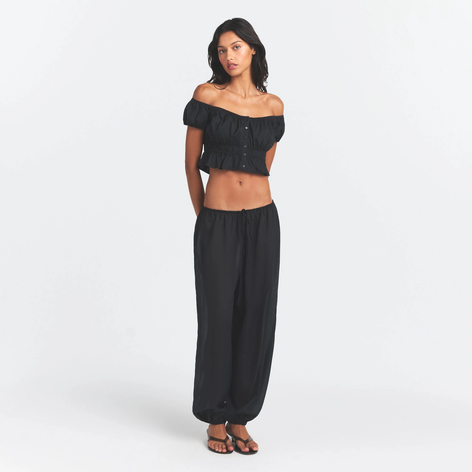 COTTON POPLIN OFF THE SHOULDER TOP | ONYX ON A MODEL FRONT VIEW @ | FOCUS: 0.0, 1.0, 0.9