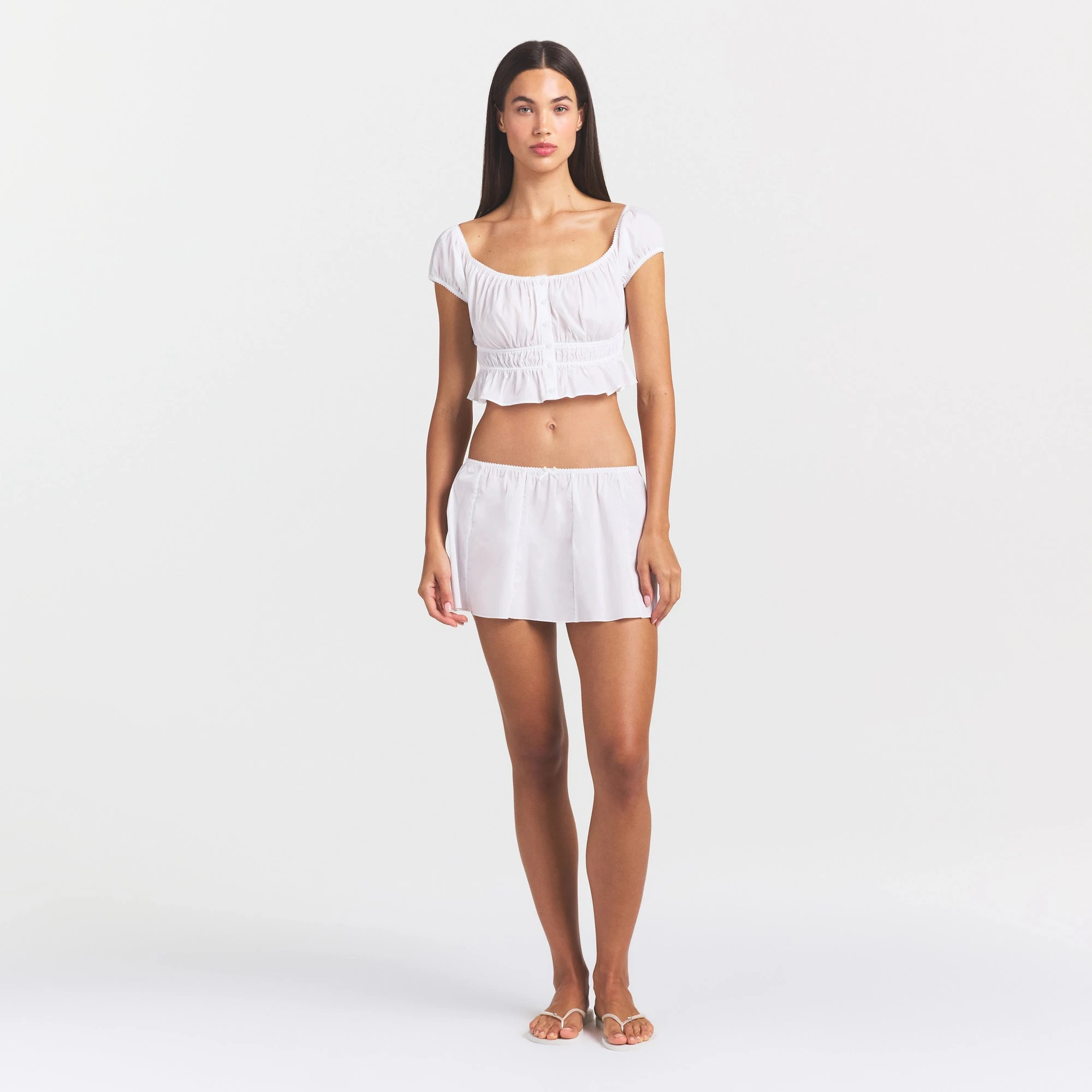 COTTON POPLIN OFF THE SHOULDER TOP | SNOW ON A MODEL FRONT VIEW @ | FOCUS: 0.0, 1.0, 0.9