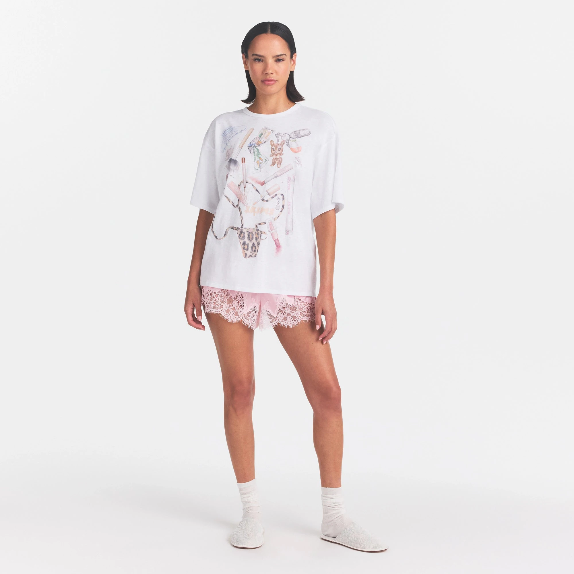 WORN IN JERSEY BAGGY T-SHIRT | SNOW IN MY BAG ON A MODEL FRONT VIEW @ | FOCUS: 0.0, 1.0, 0.9
