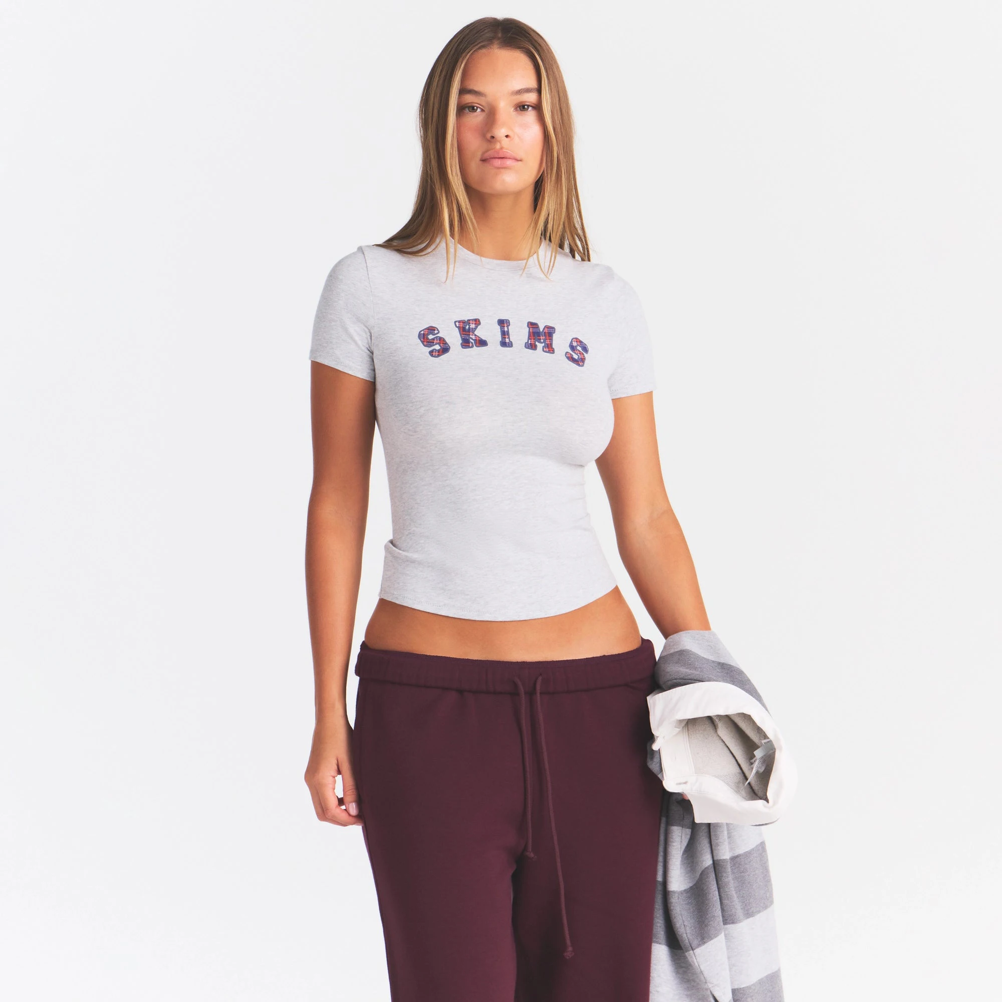 COTTON JERSEY LOGO T-SHIRT | LHG ARCHED SKIMS PLAID ON A MODEL | FOCUS: 0.0, 1.0, 0.9