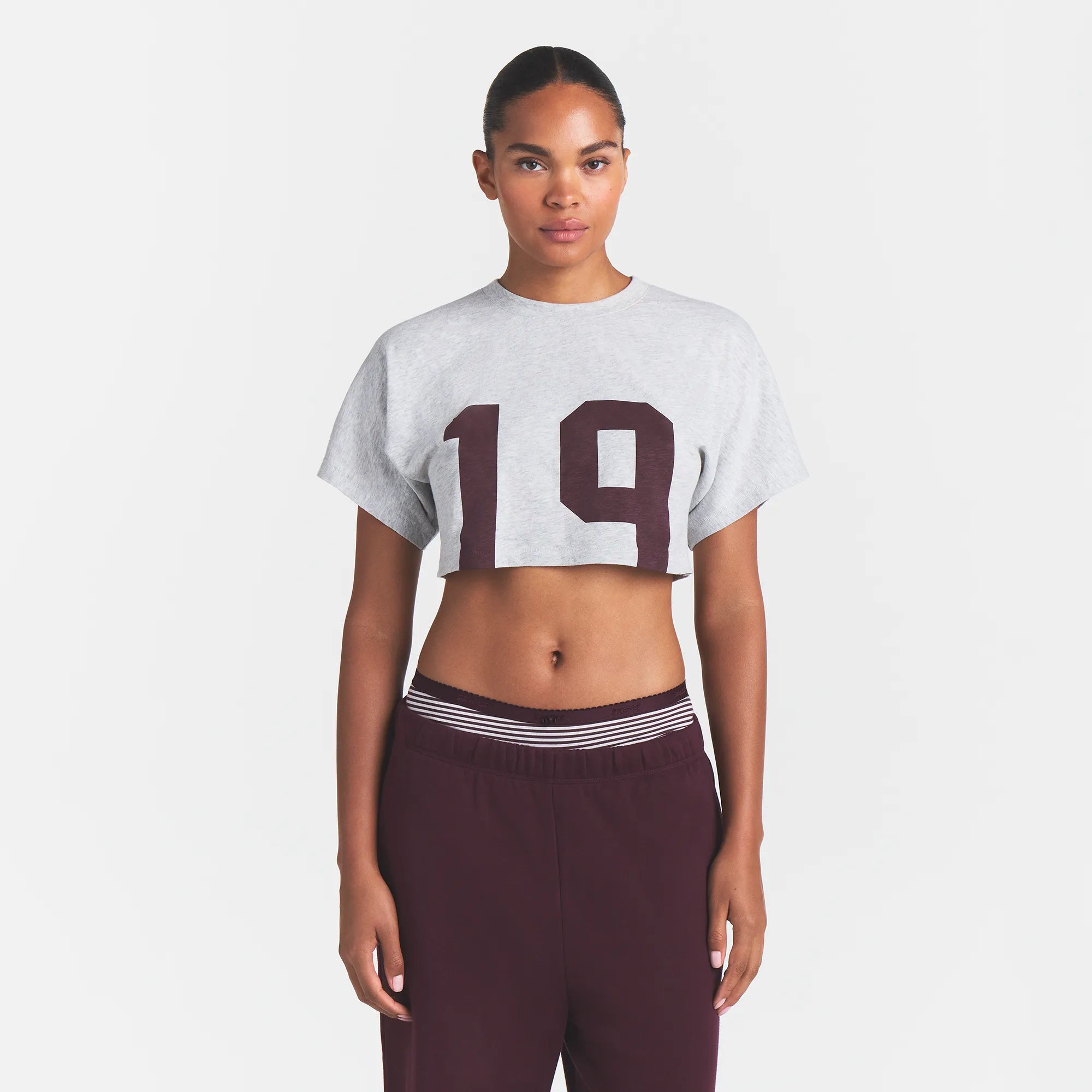 WORN IN JERSEY SUPER CROPPED T-SHIRT | CURRANT 19 PRINT ON A MODEL FRONT VIEW @ | FOCUS: 0.0, 1.0, 0.9