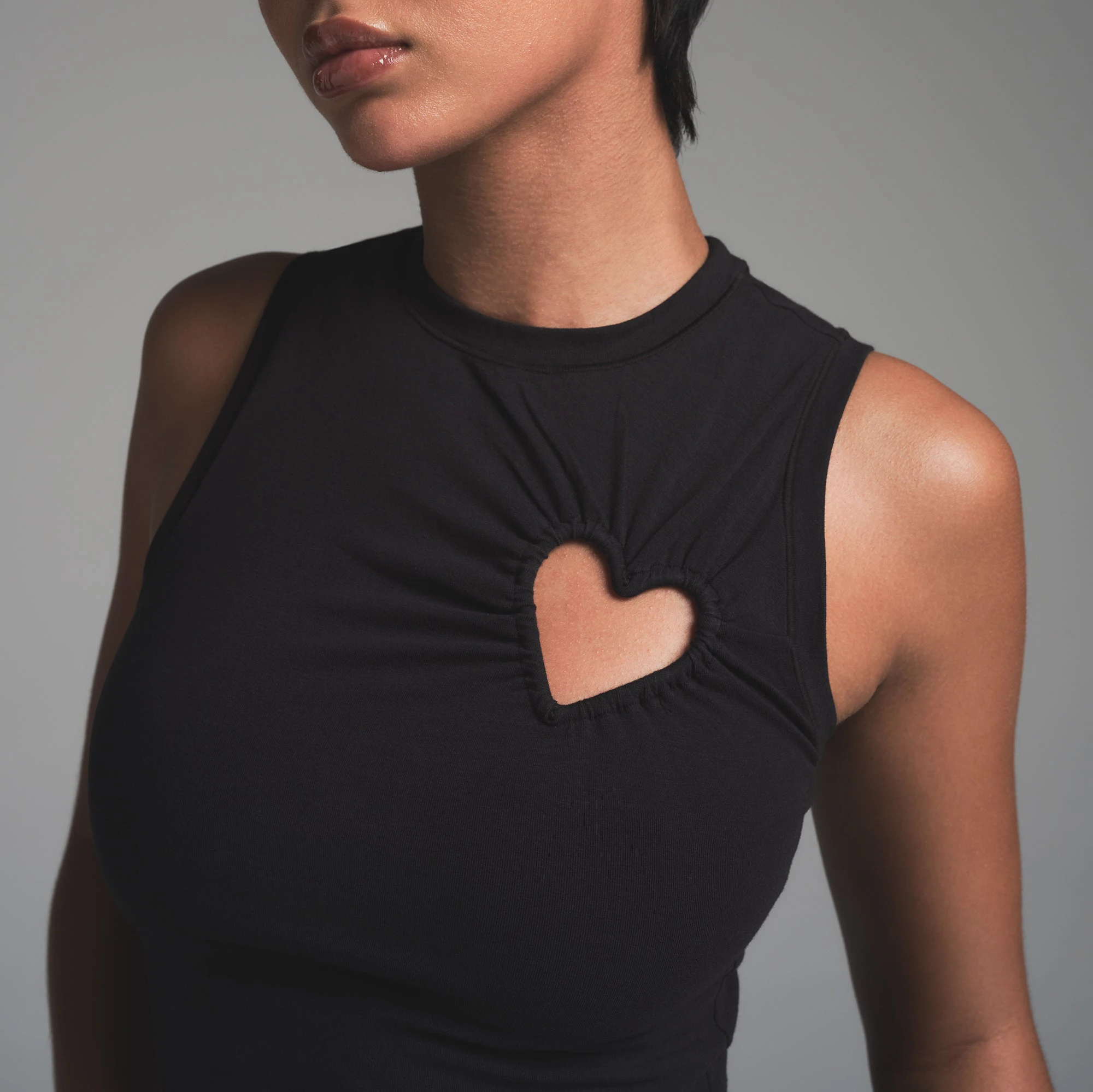 COTTON JERSEY HEART TANK | SOOT ON A MODEL FRONT VIEW | FOCUS: 0.0, 1.0, 0.9