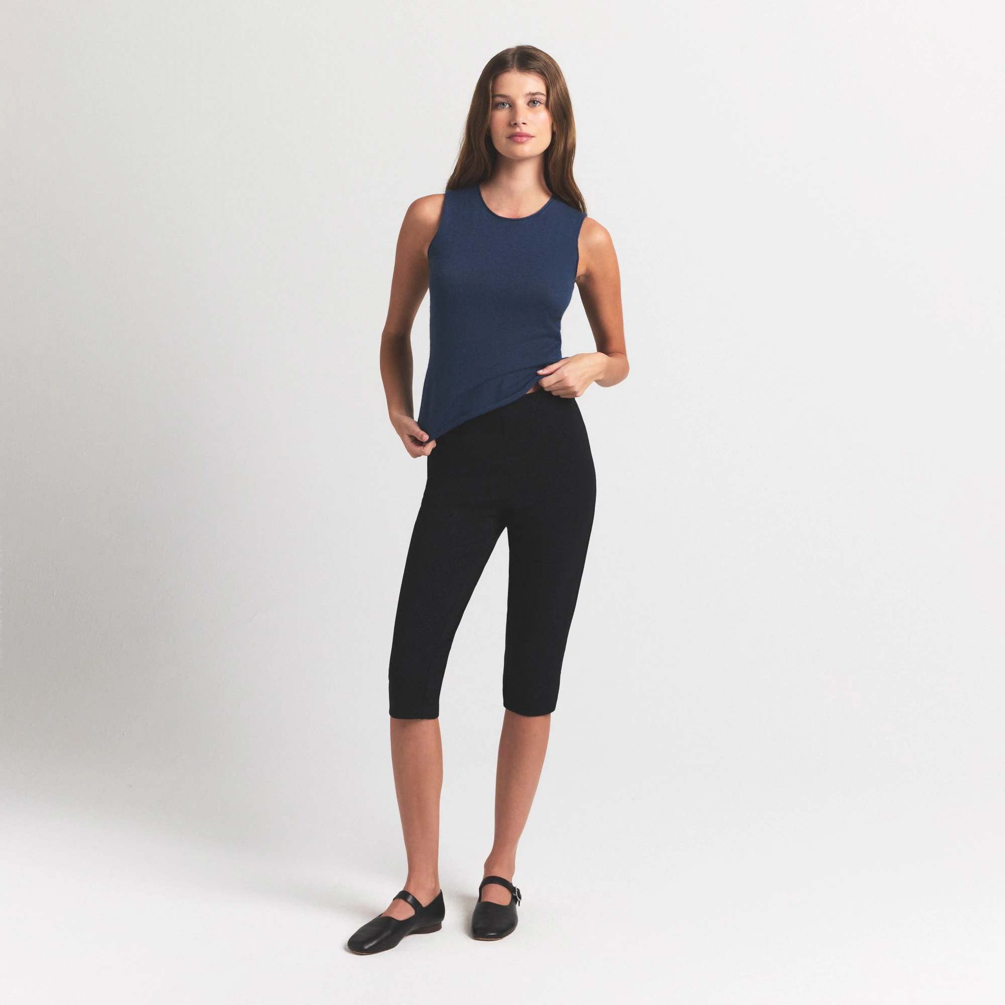 FEATHERWEIGHT CASHMERE SLEEVELESS TOP | INDIGO ON A MODEL FRONT VIEW S | FOCUS: 0.0, 1.0, 0.9