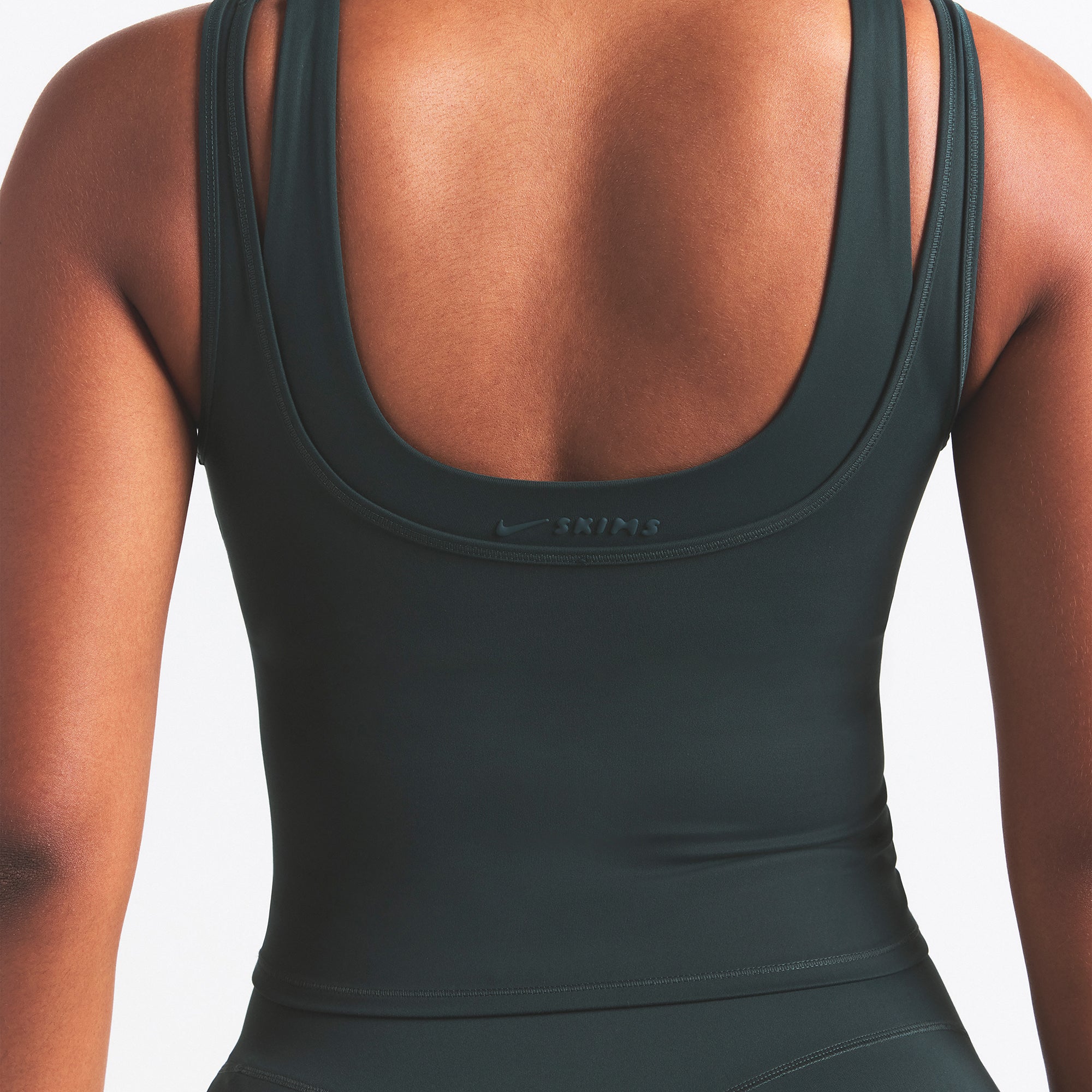 レア！SKIMS POWERED BY Sタンクトップ レギンスセット極美品❗️ NikeSKIMS MATTE SHIRRED FRONT TANK | OBSIDIAN | SKIMS