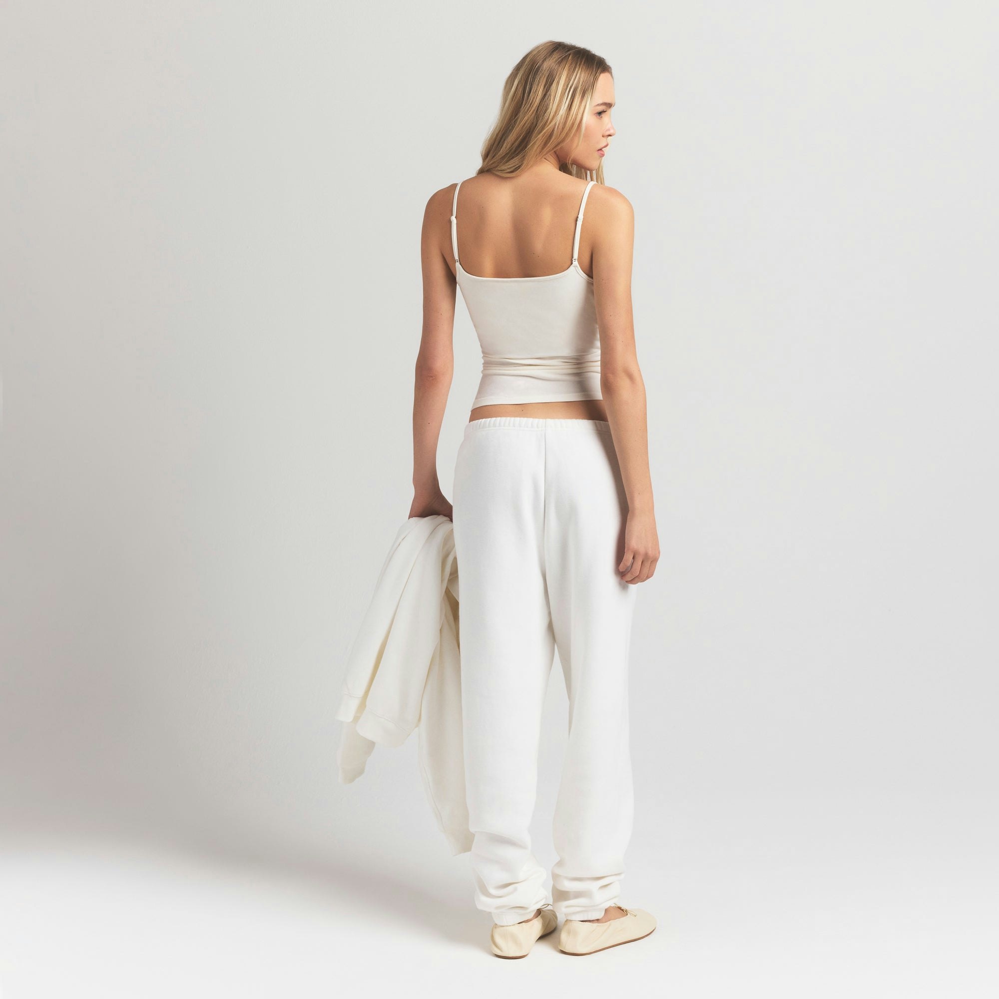 COTTON JERSEY SCOOP NECK CAMI | MARBLE ON A MODEL BACK VIEW S | FOCUS: 0.0, 1.0, 0.9