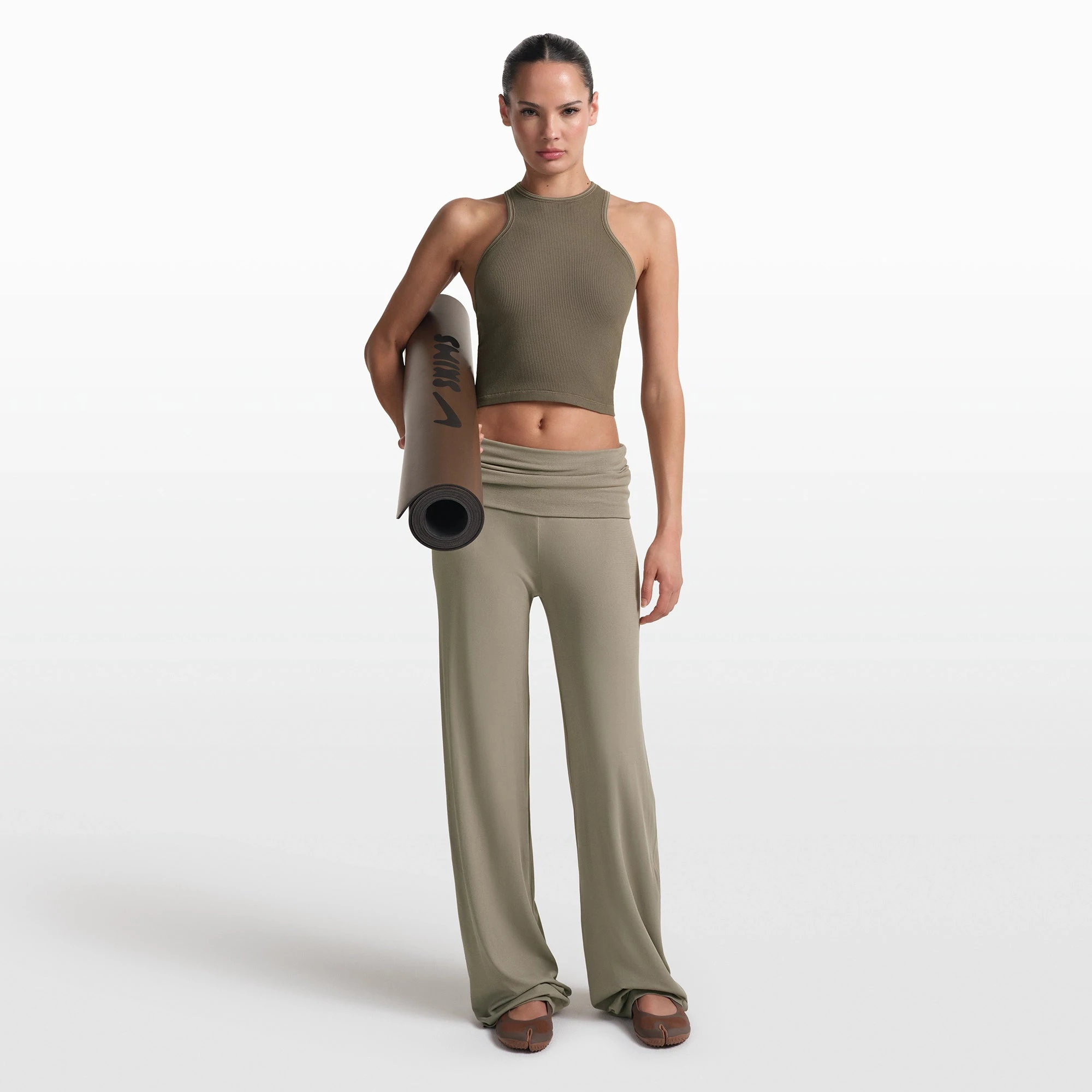 NikeSKIMS RIBBED SEAMLESS RACER FRONT TANK | DUSTY OAKMOSS/DUNE ON A MODEL FRONT VIEW @ | FOCUS: 0.0, 1.0, 0.9