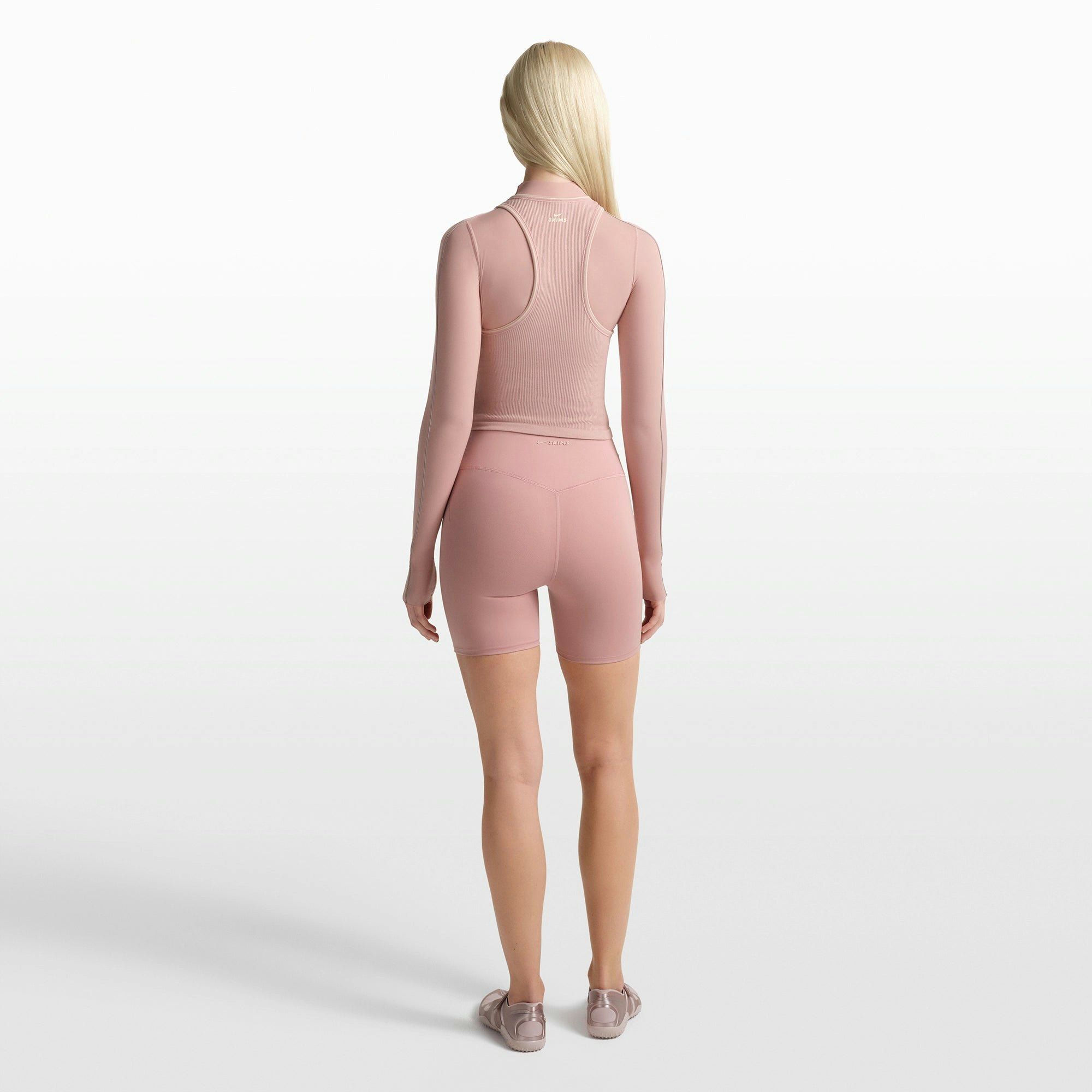 NikeSKIMS RIBBED SEAMLESS RACER FRONT TANK | HIMALAYAN ON A MODEL FRONT VIEW @ | FOCUS: 0.0, 1.0, 0.9