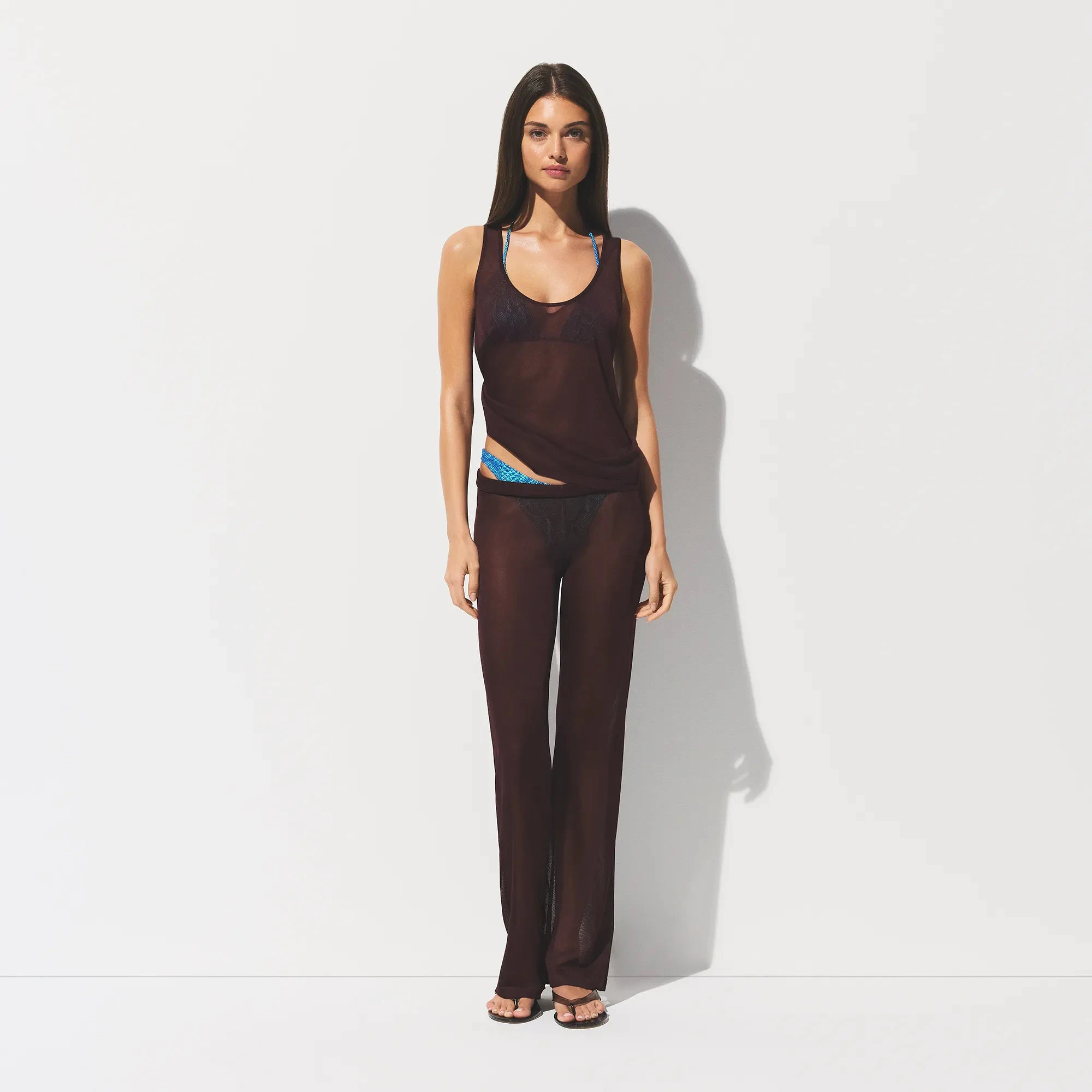 SLINKY KNIT SCOOP LONG TANK | CURRANT ON A MODEL FRONT VIEW @ | FOCUS: 0.0, 1.0, 0.9