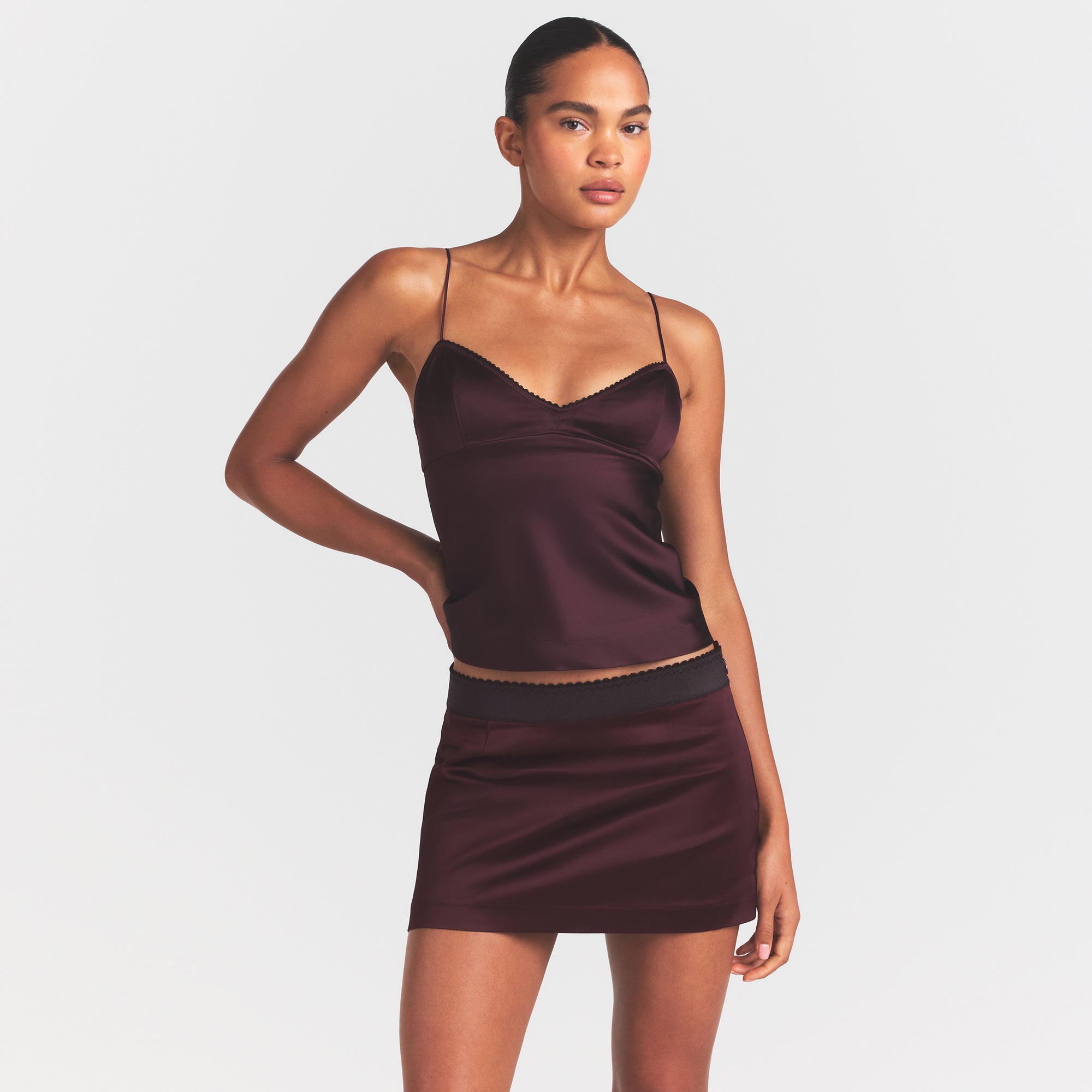 SATIN CAMI | CURRANT | SKIMS