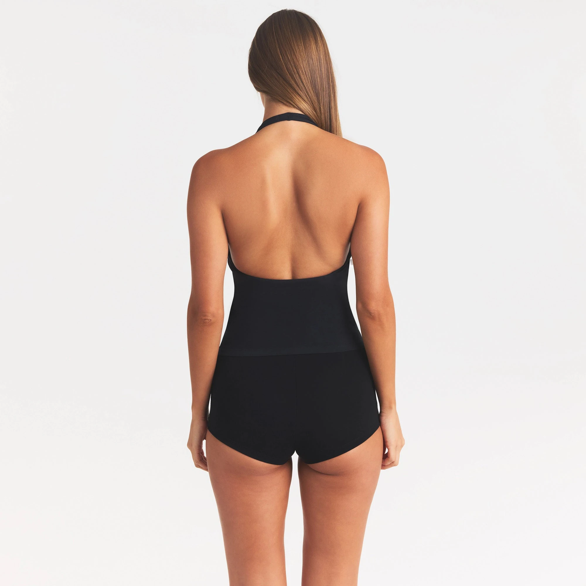 SMOOTH LAYERS HALTER TOP | OBSIDIAN ON A MODEL SIDE VIEW @ | FOCUS: 0.0, 1.0, 0.9