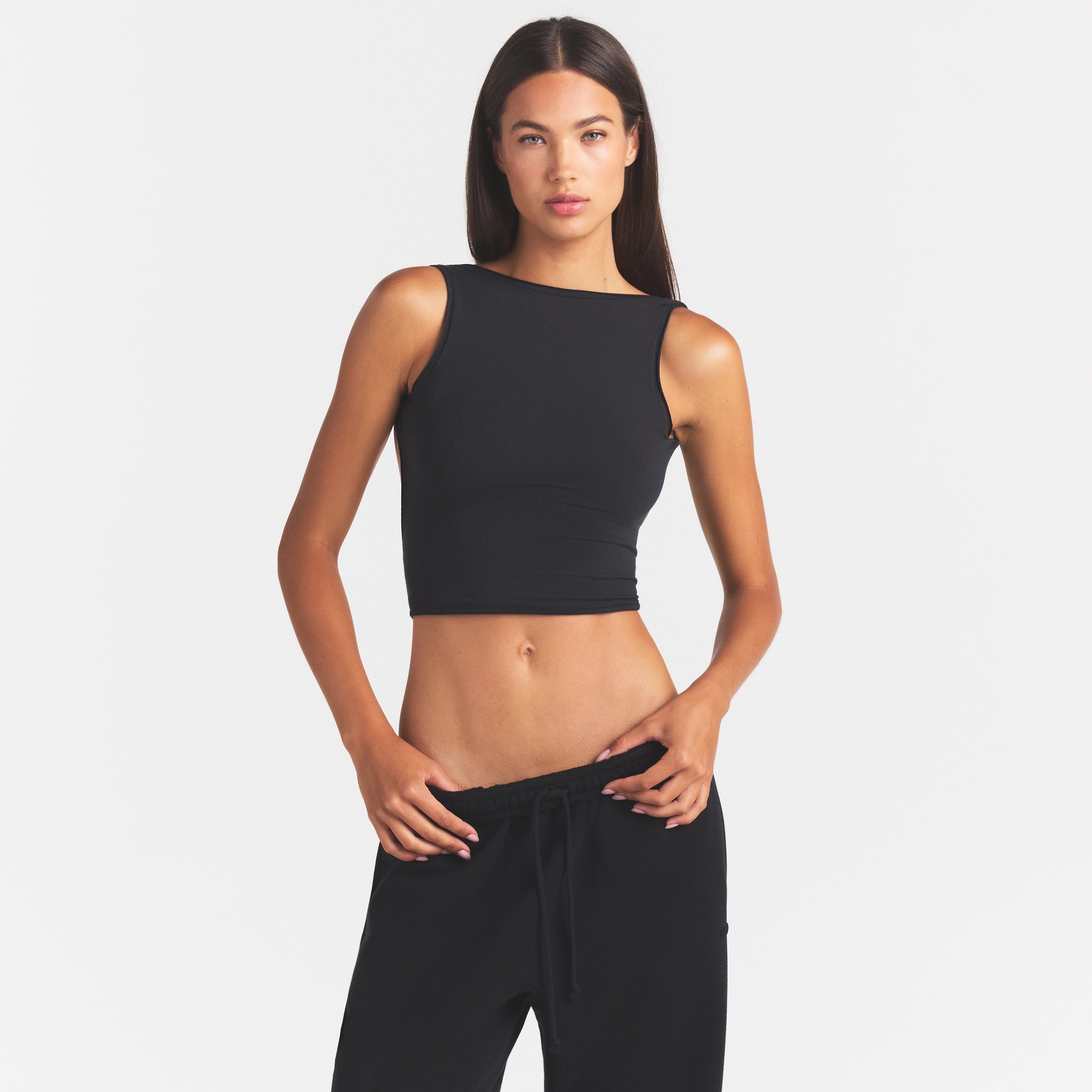 COTTON JERSEY TIE BACK TANK | SOOT ON A MODEL | FOCUS: 0.0, 1.0, 0.9