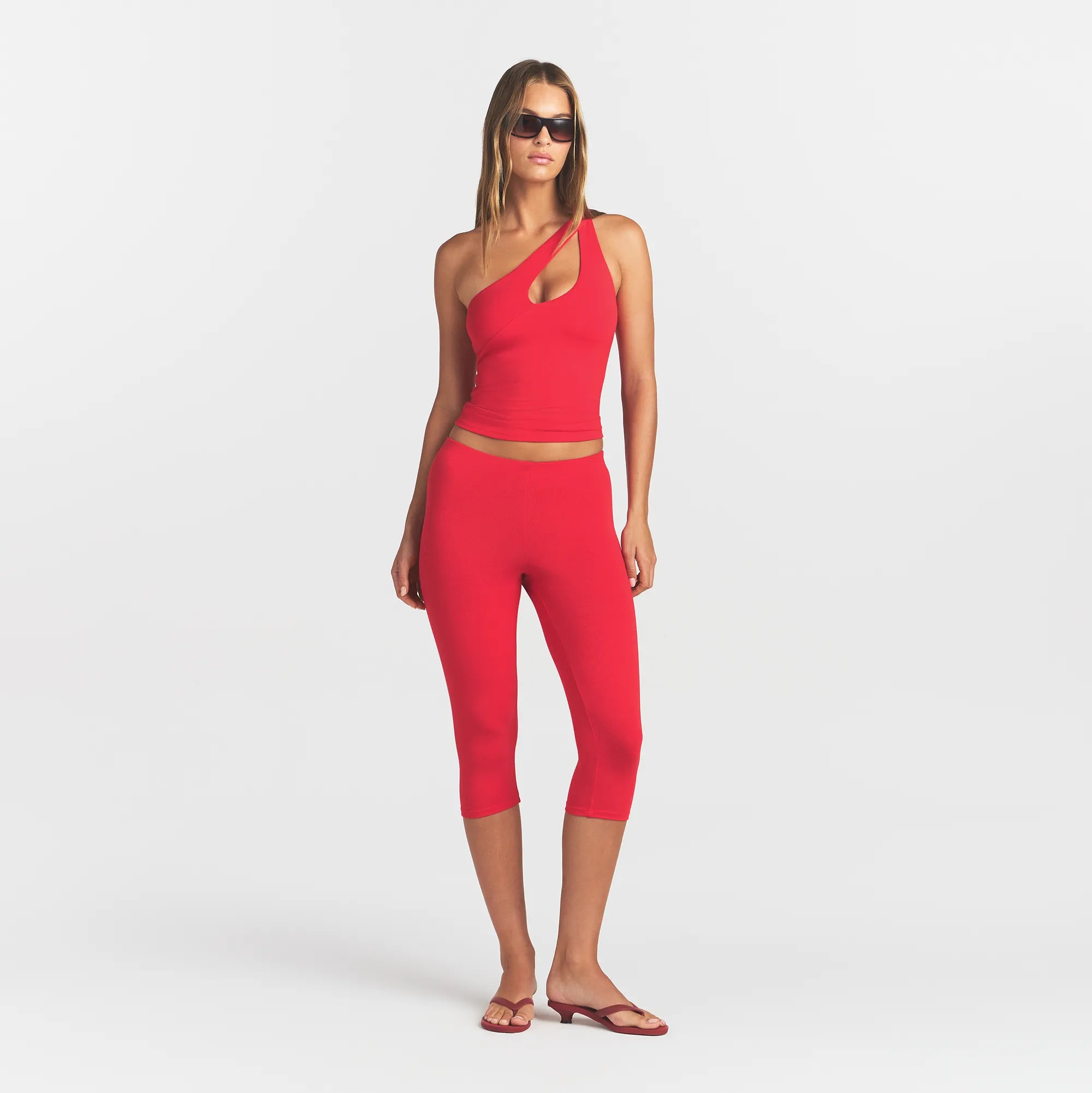 SMOOTH LAYERS ASYMMETRICAL TANK | CARMINE ON A MODEL FRONT VIEW @ | FOCUS: 0.0, 1.0, 0.9