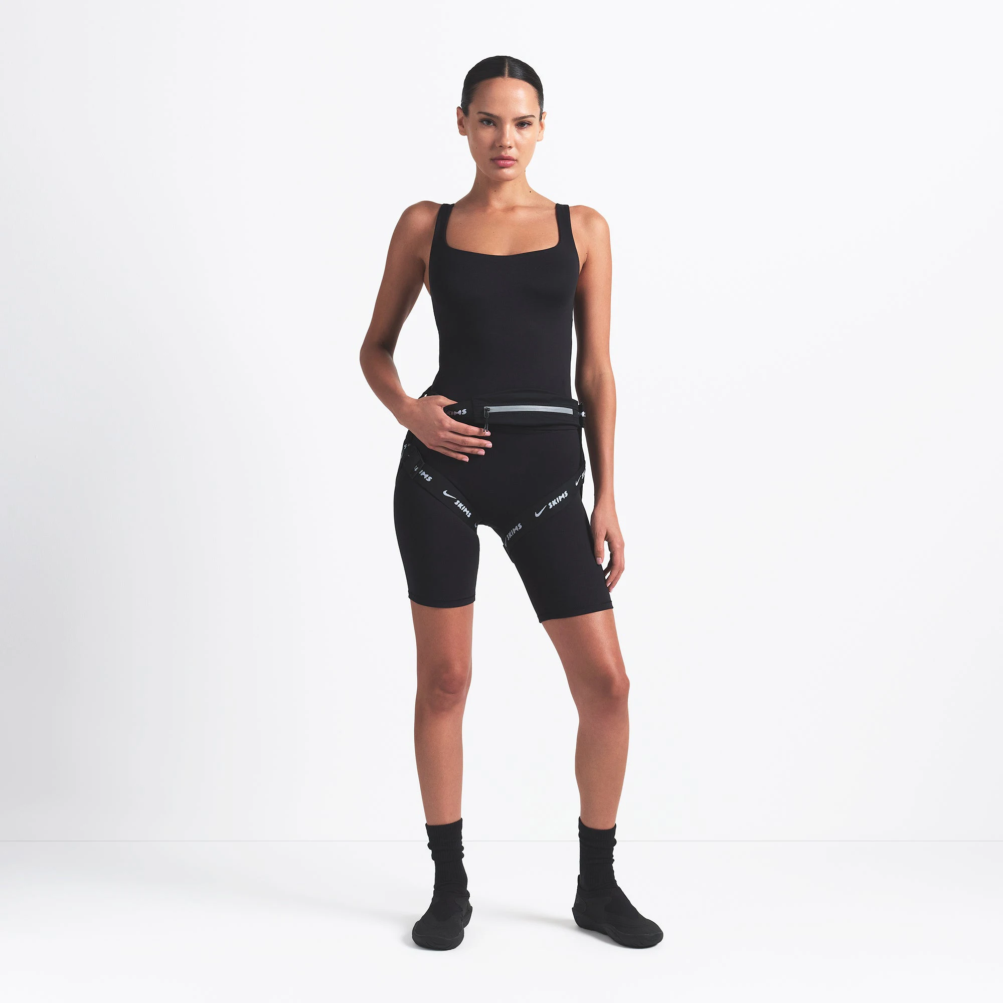 NikeSKIMS MATTE SQUARE NECK TANK | OBSIDIAN ON A MODEL FRONT VIEW @ | FOCUS: 0.9, 0.1, 0.7