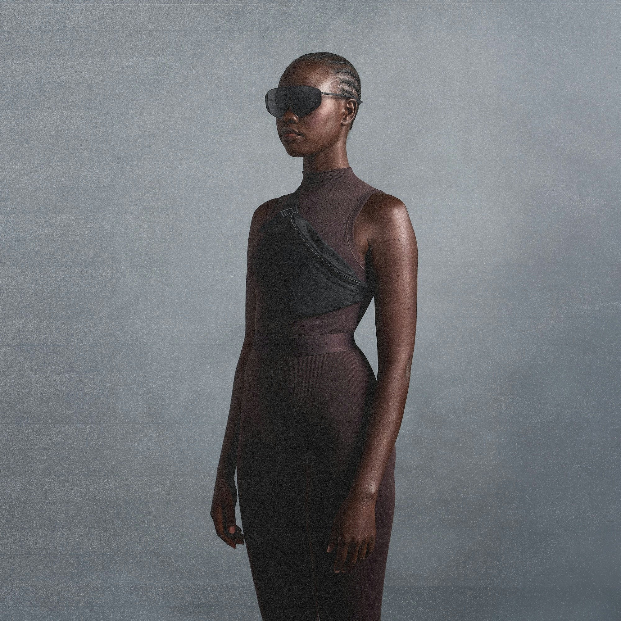 NikeSKIMS VINTAGE SEAMLESS SCOOP NECK BRA | PHOENIX ON A MODEL SIDE VIEW @ | FOCUS: 0.0, 1.0, 0.9